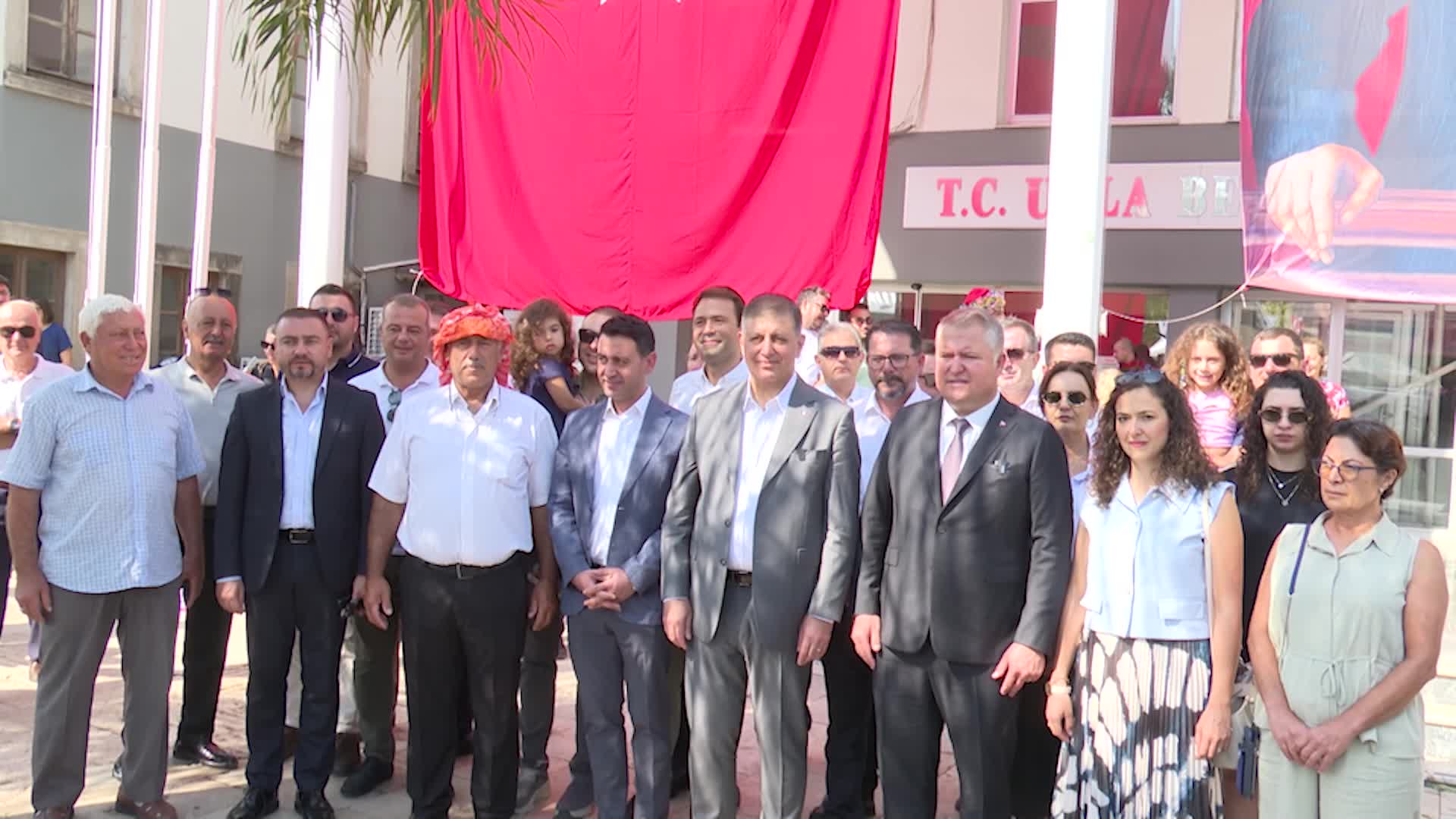 Urla’nın geleneksel bağbozumu şenliği renkli görüntülerle başladı