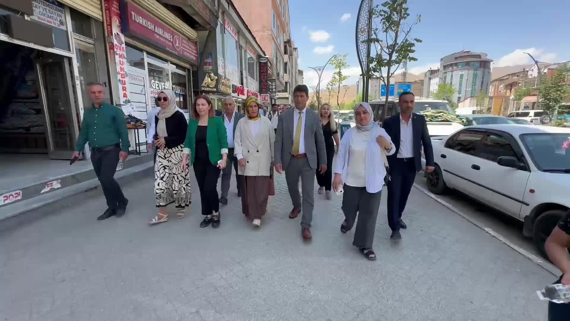 CHP’li Erdoğan, Yüksekova’da çeşitli kurum ve STK temsilcileriyle buluştu