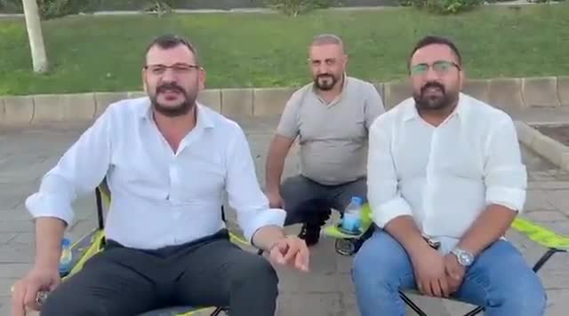 Şehitkamil Belediye Başkanı Umut Yılmaz'ın AK Parti’ye geçişine tepki gösteren CHP'liler belediye binası önünde oturma eylemi yaptı