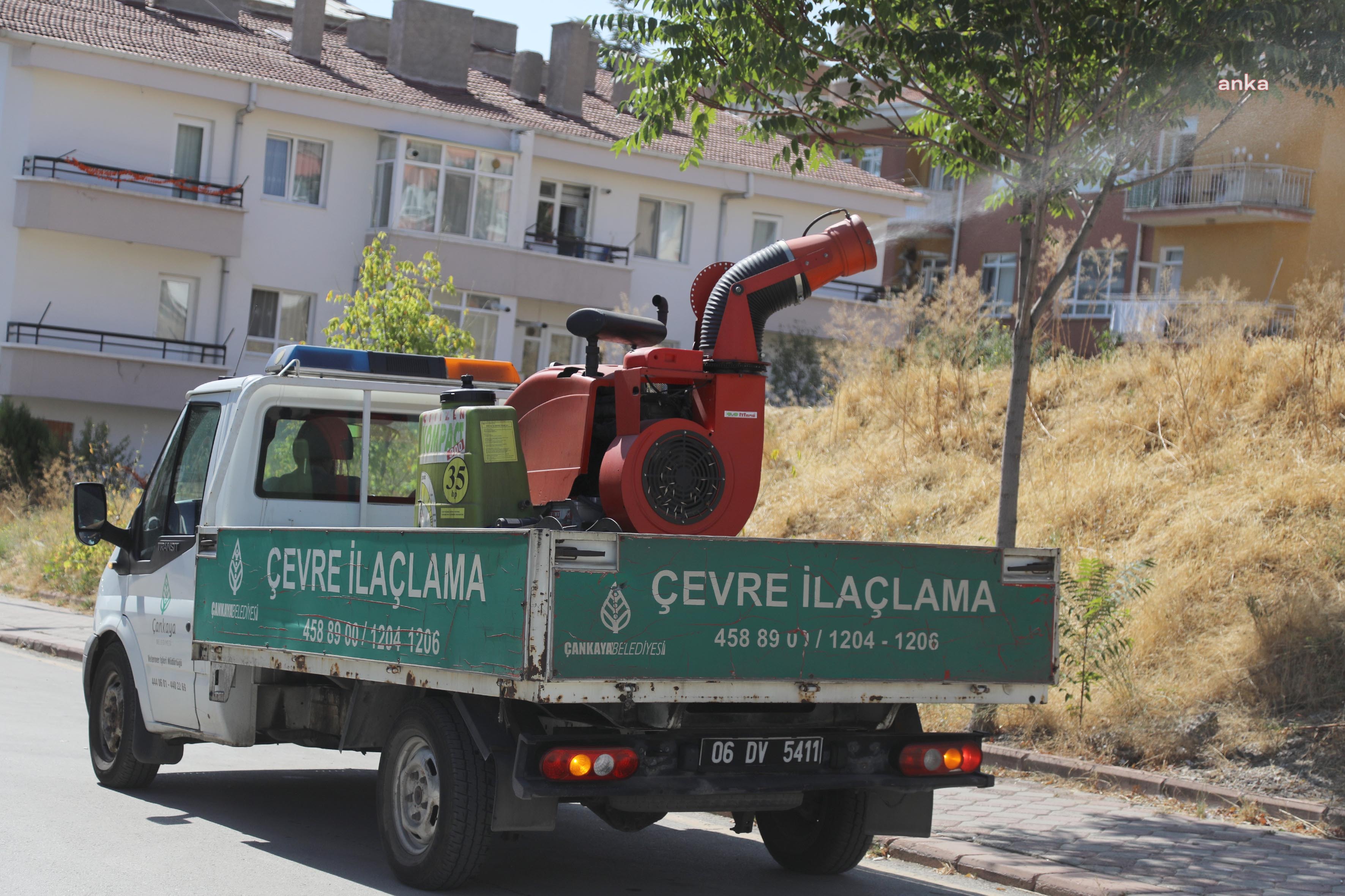 Çankaya Belediyesi, ilaçlama çalışmalarına devam ediyor