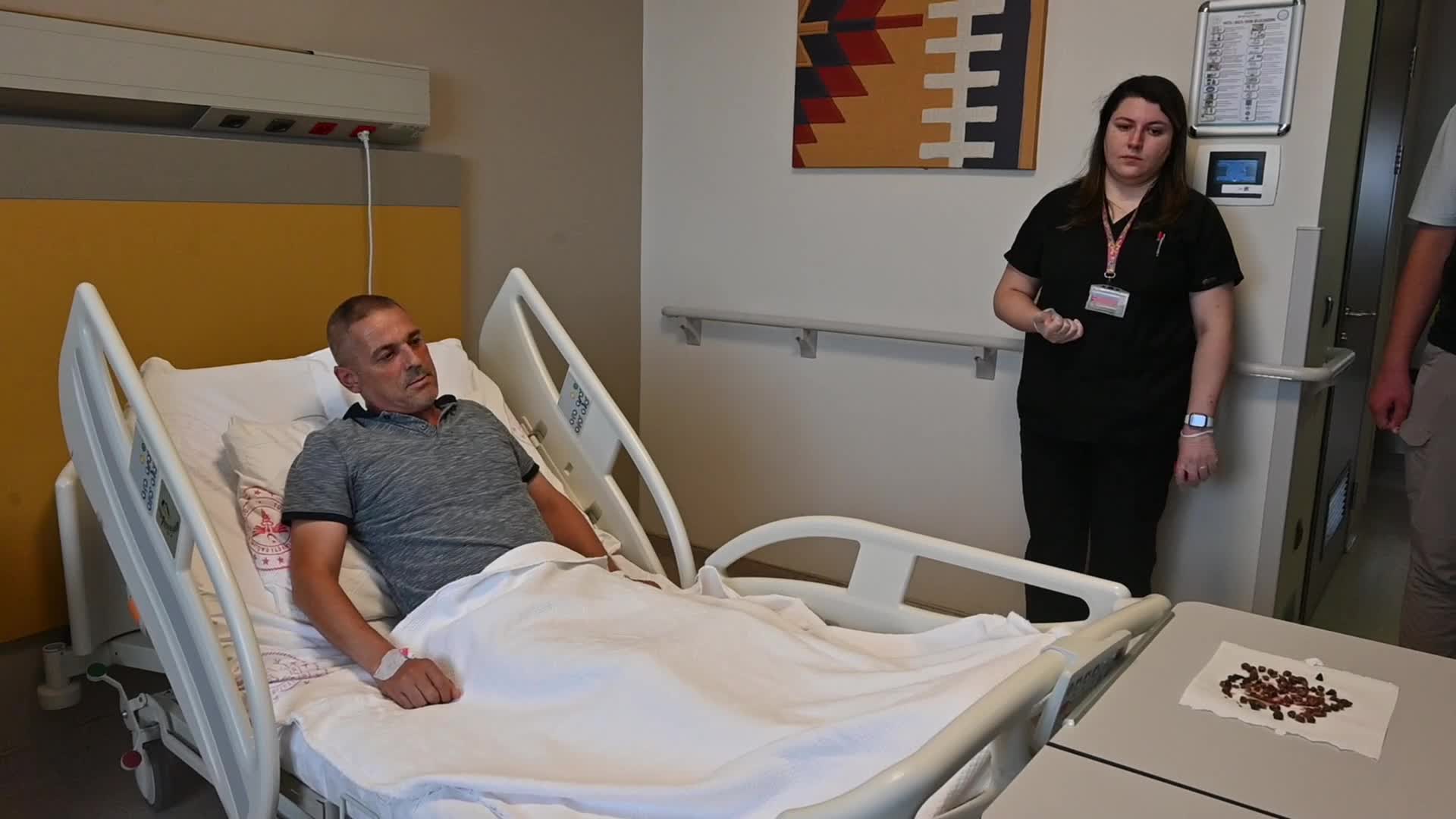 Yozgat’ta bir hastanın böreğinden 100 civarında taş çıkarıldı... Op. Dr. Fatih Kocamanoğlu: "“Her 10 kişiden biri böbrek taşından muzdarip"