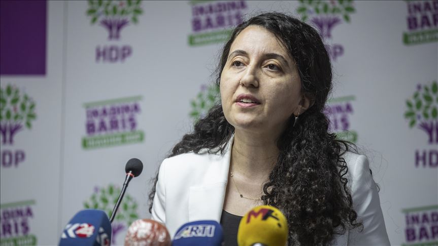 HDP SÖZCÜSÜ GÜNAY: KOBANİ İDDİANAMESİ MİZAH DERGİLERİNE KAPAK OLUR