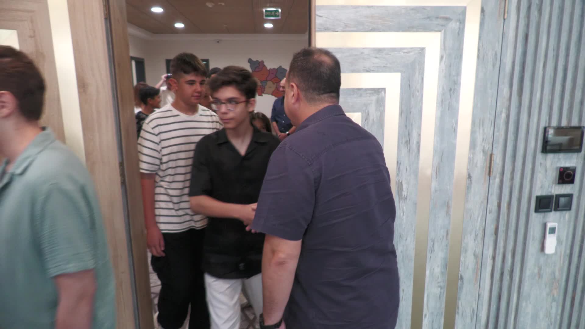 Besim Dutlulu Manisa Büyükşehir Belediyesi'nin başarılı öğrencilerini ağırladı