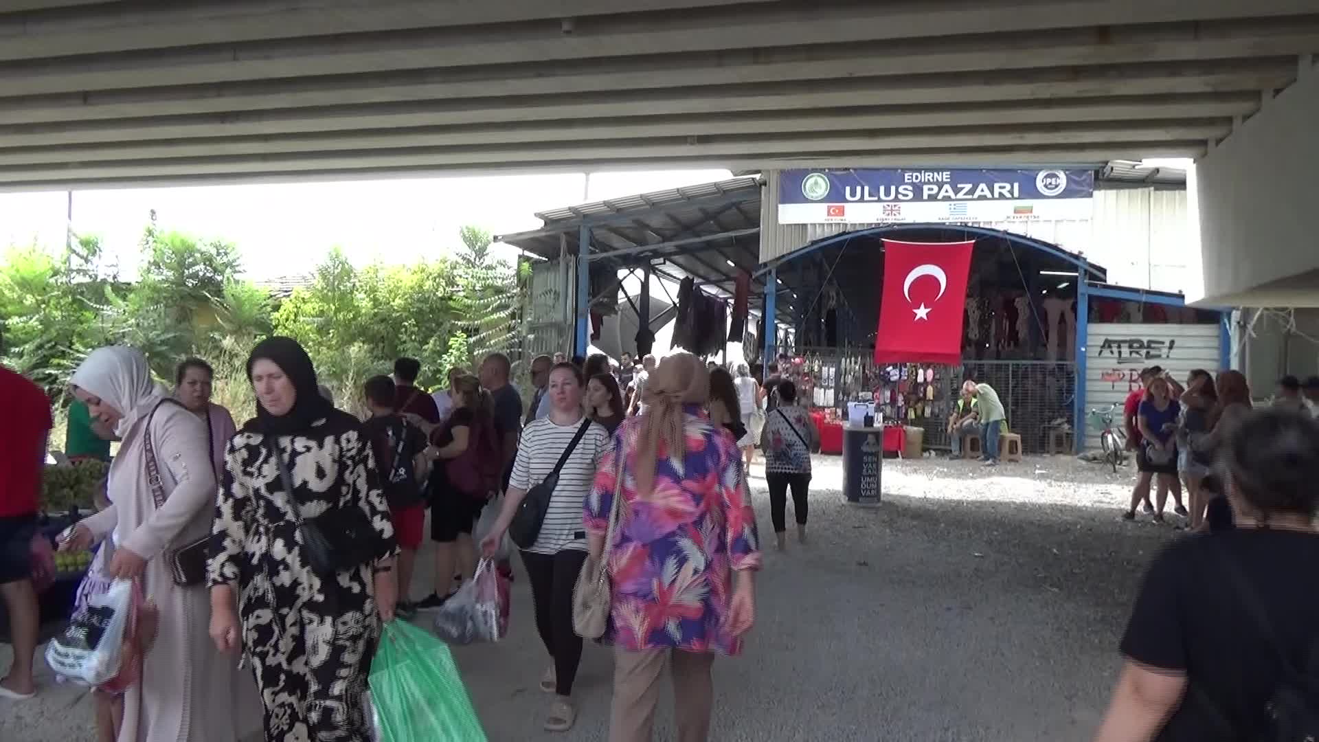 Edirne’de Ulus Pazarı'na Bulgarlar gelmeye başladı, esnafın yüzü güldü