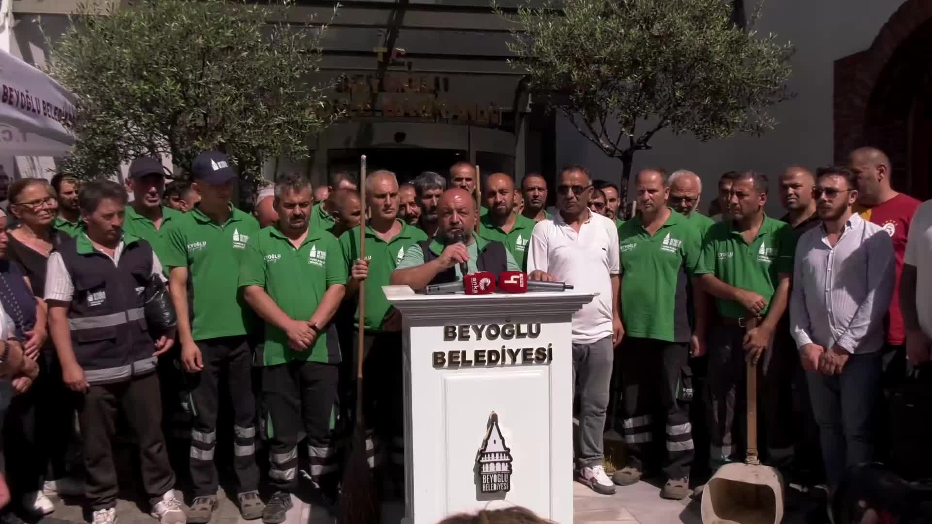Beyoğlu Belediyesi temizlik işçilerinden Başkan Güney’e destek: “Onunla birlikte insan olduğumuzu hatırladık"