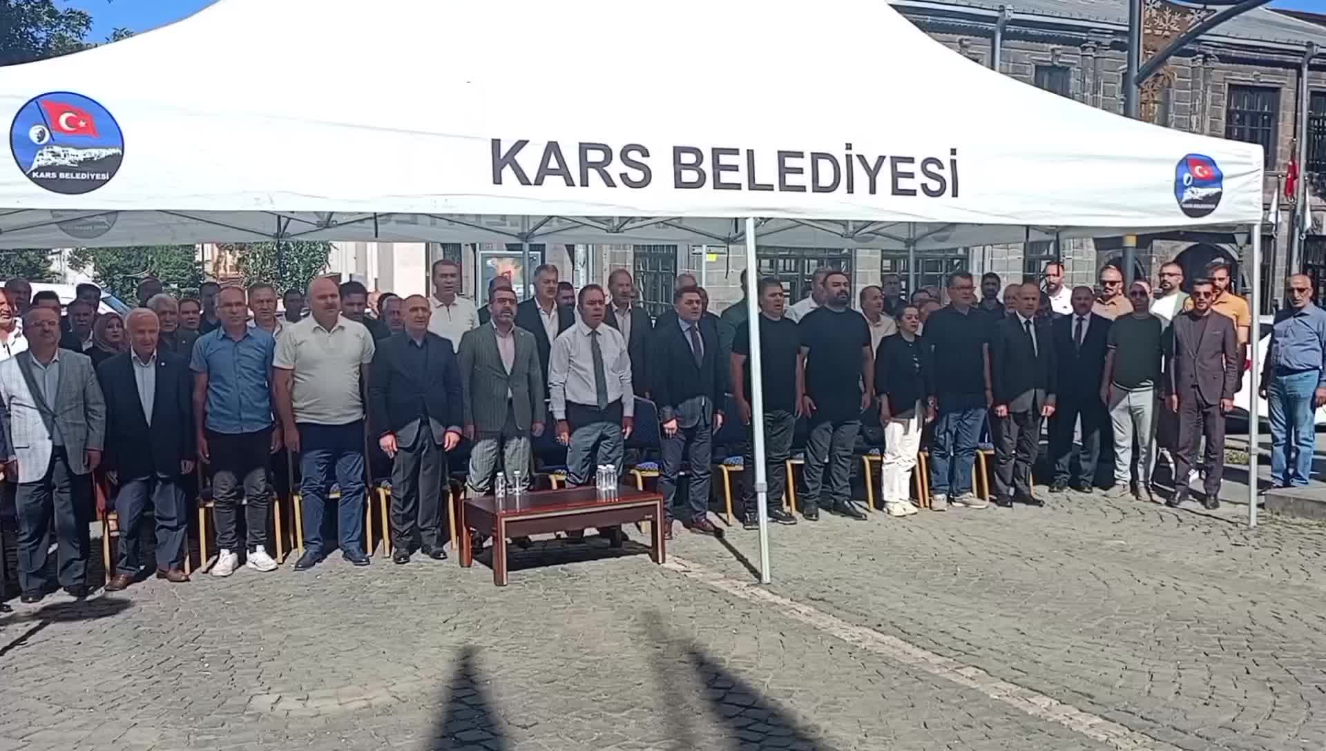 MHP’li Kars Belediye Başkanı Senger: “Meclis salonuna girdiğimizde, siyasi parti kimliğimizi dışarıda bırakıyoruz”