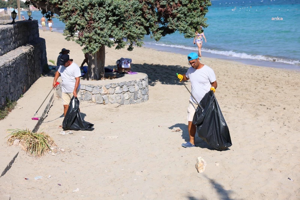 Çeşme Belediyesi'nden 19 plajda 7/24 temizlik hizmeti