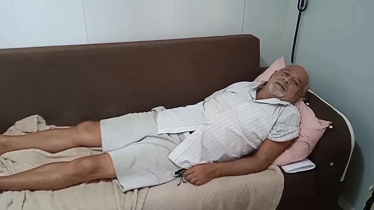 Konteynerden kentten çıkması istenen 62 yaşındaki depremzede: "Emekli maaşı alsam ne olacak, nasıl kira ödeyebileceğim?"