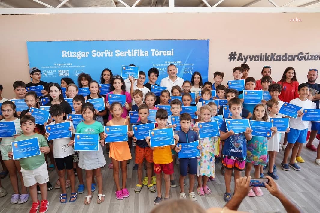 Ayvalık’ta çocuklar rüzgarla buluştu
