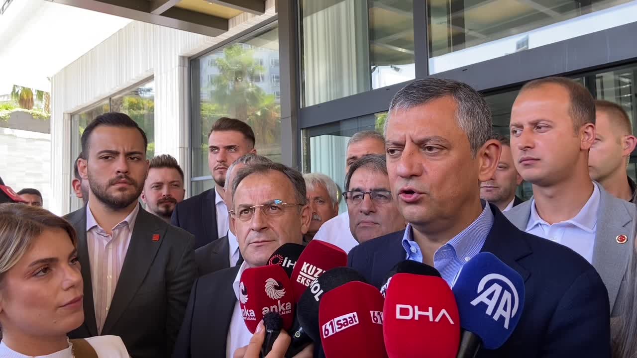 CHP Genel Başkanı Özgür Özel Trabzon’da: “Kayyumcu çırağının seviyesine inersek çıkarken vurgun yeriz”