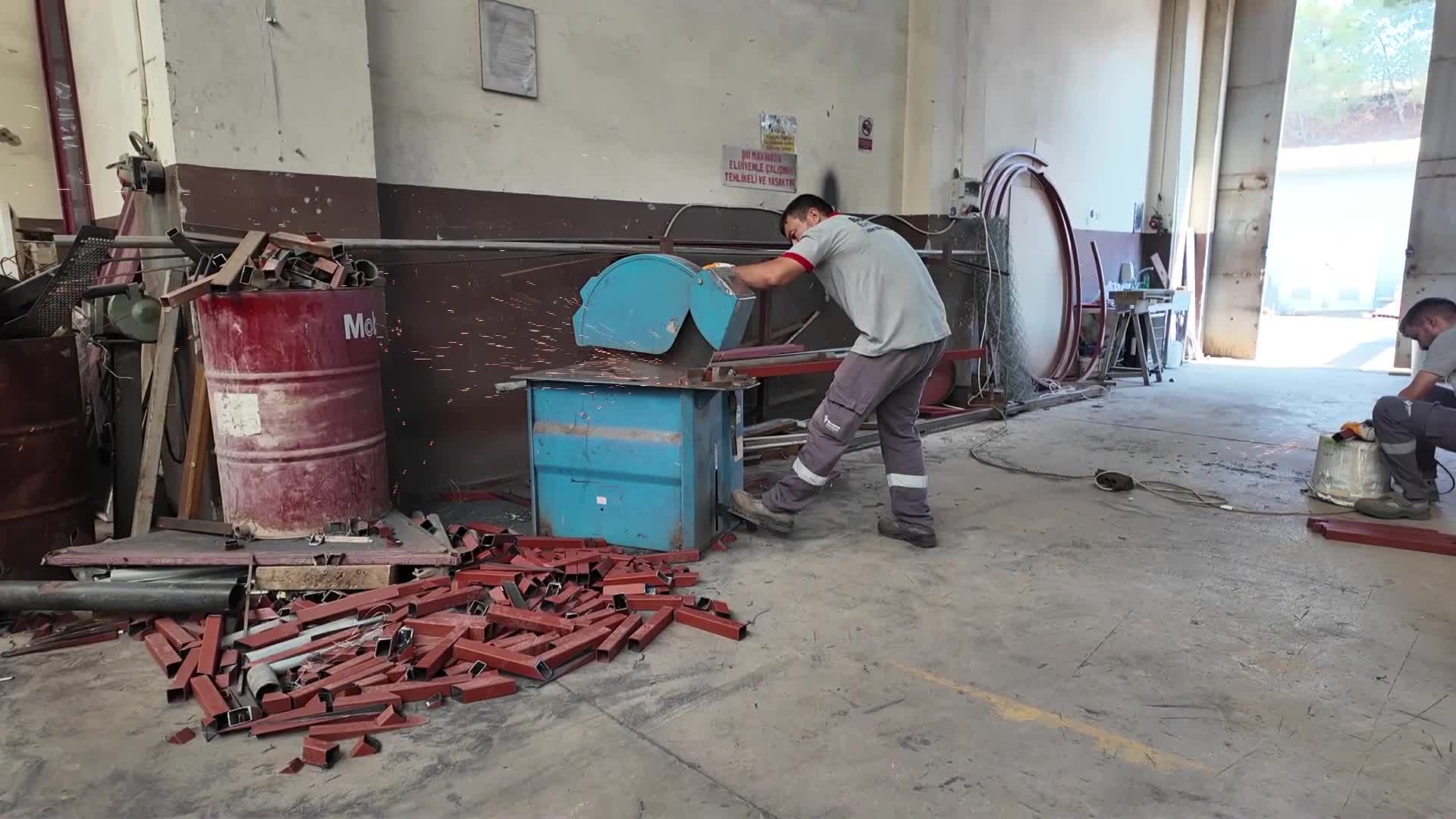 Bornova’nın parklarına yeni nesil oturma alanları