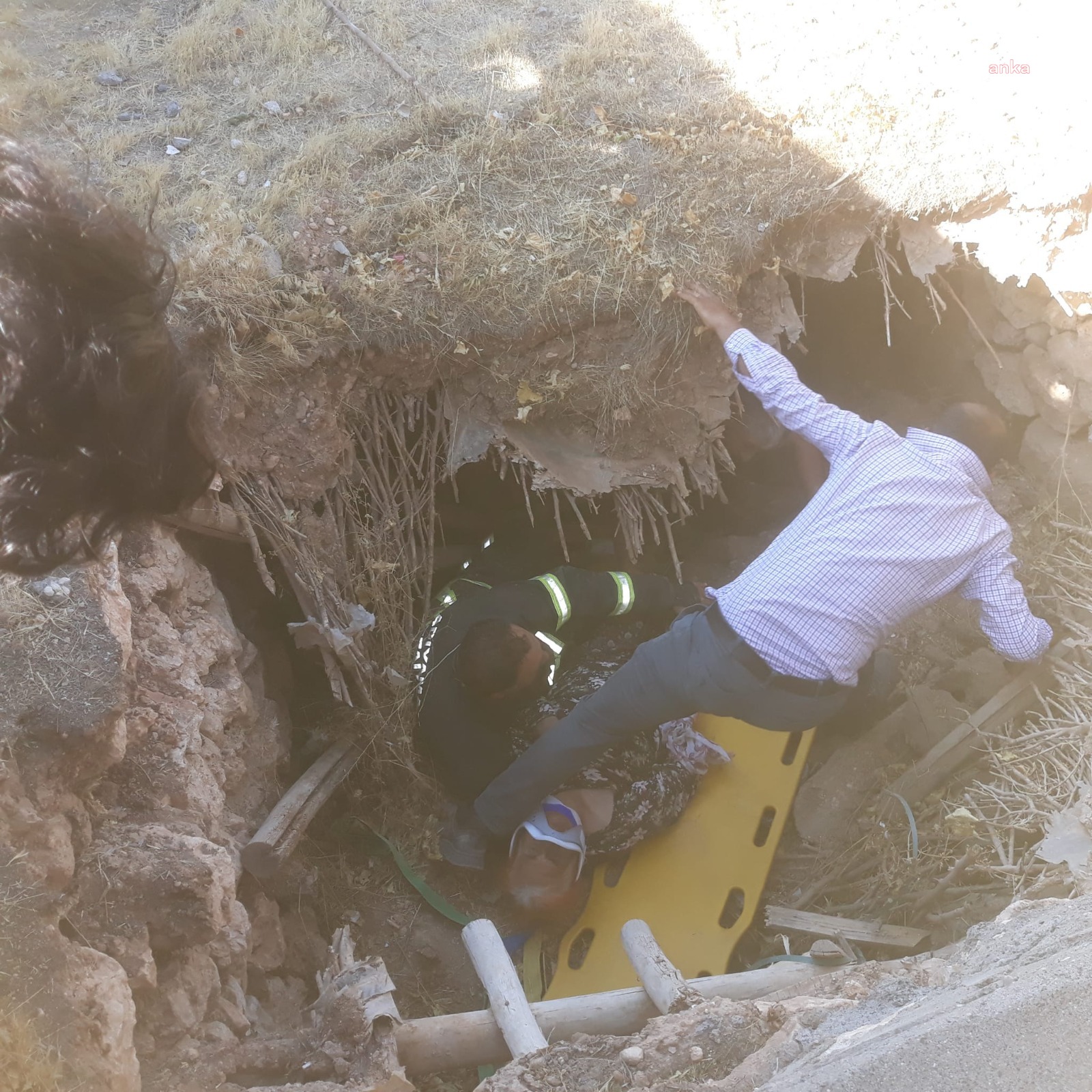 Adıyaman’da dam göçüğünde mahsur kalan vatandaş kurtarıldı