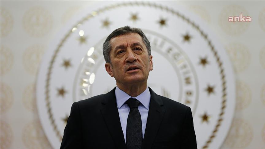 PANDEMİDE 10 AY GEÇTİ... BAKAN SELÇUK: "AY SONUNDA 500 BİN TABLET DAĞITILMIŞ OLACAK"