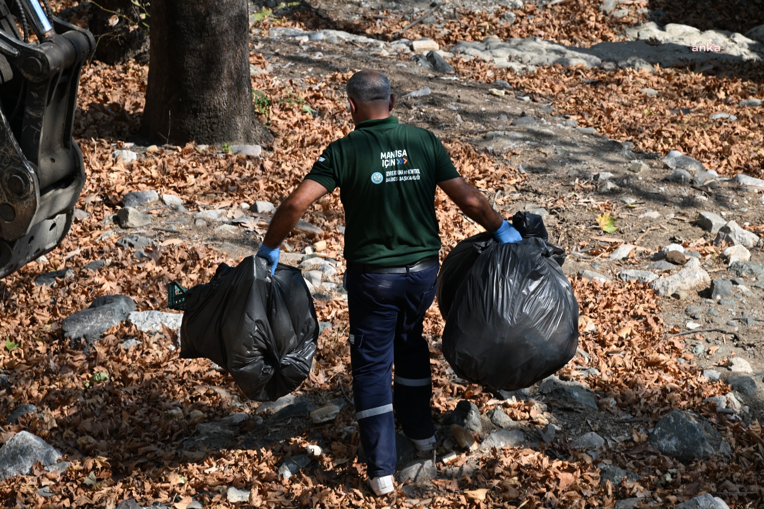 Manisa Büyükşehir Belediyesi'nden Çaybaşı Deresi’nde rutin temizlik çalışması