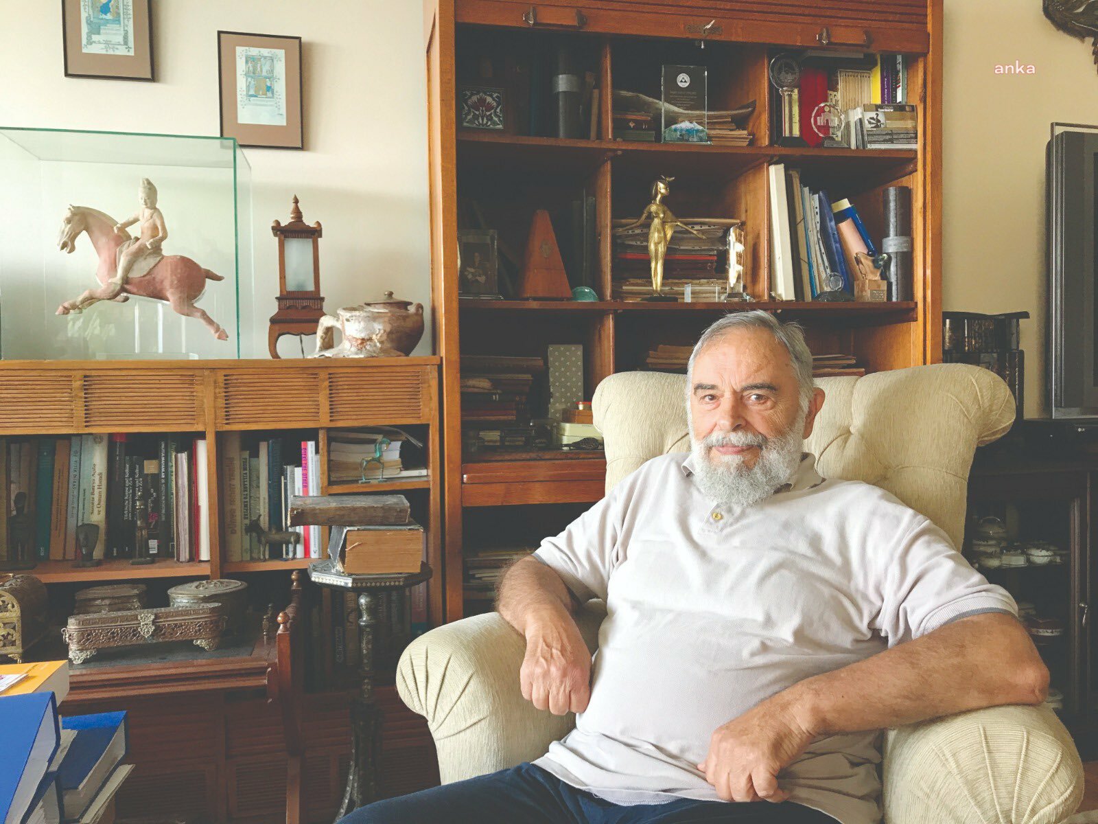 Siyaset bilimci ve tarih profesörü Mete Tunçay hayatını kaybetti
