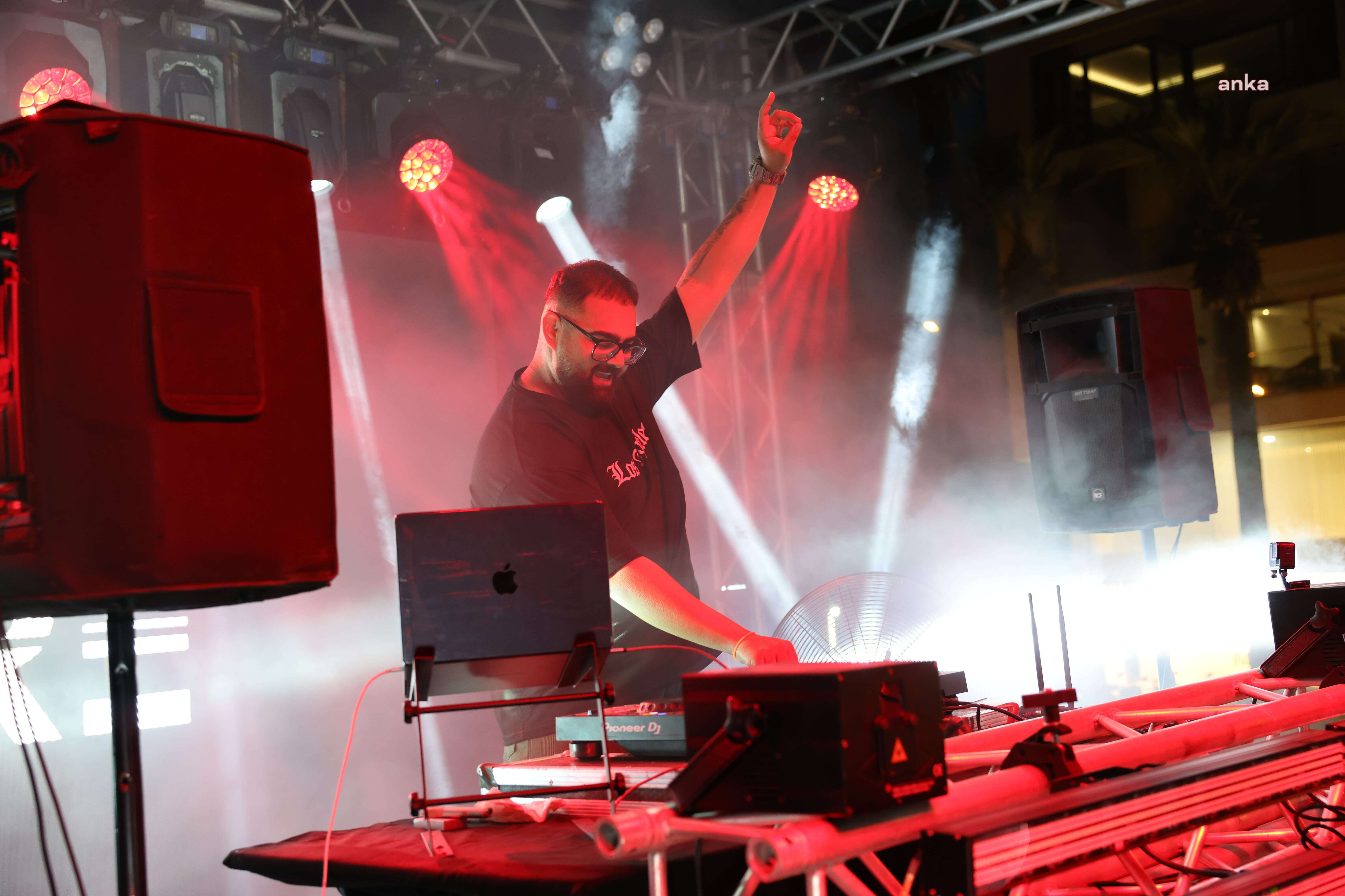 Marmaris Halk Plajı, "DJ Fest" ile renklendi