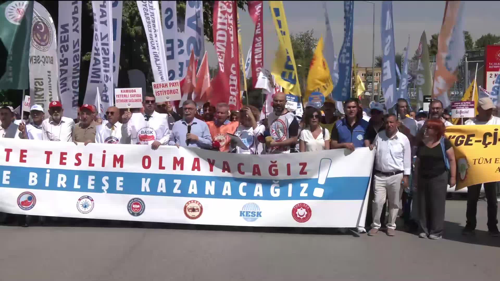 KESK Eş Genel Başkanı Ayfer Koçak, “Artık yeter, kimse topu iktidarın noterliğini yapmanın ötesine geçmeyen Hakem Kurulu'na atmaya kalkmasın"