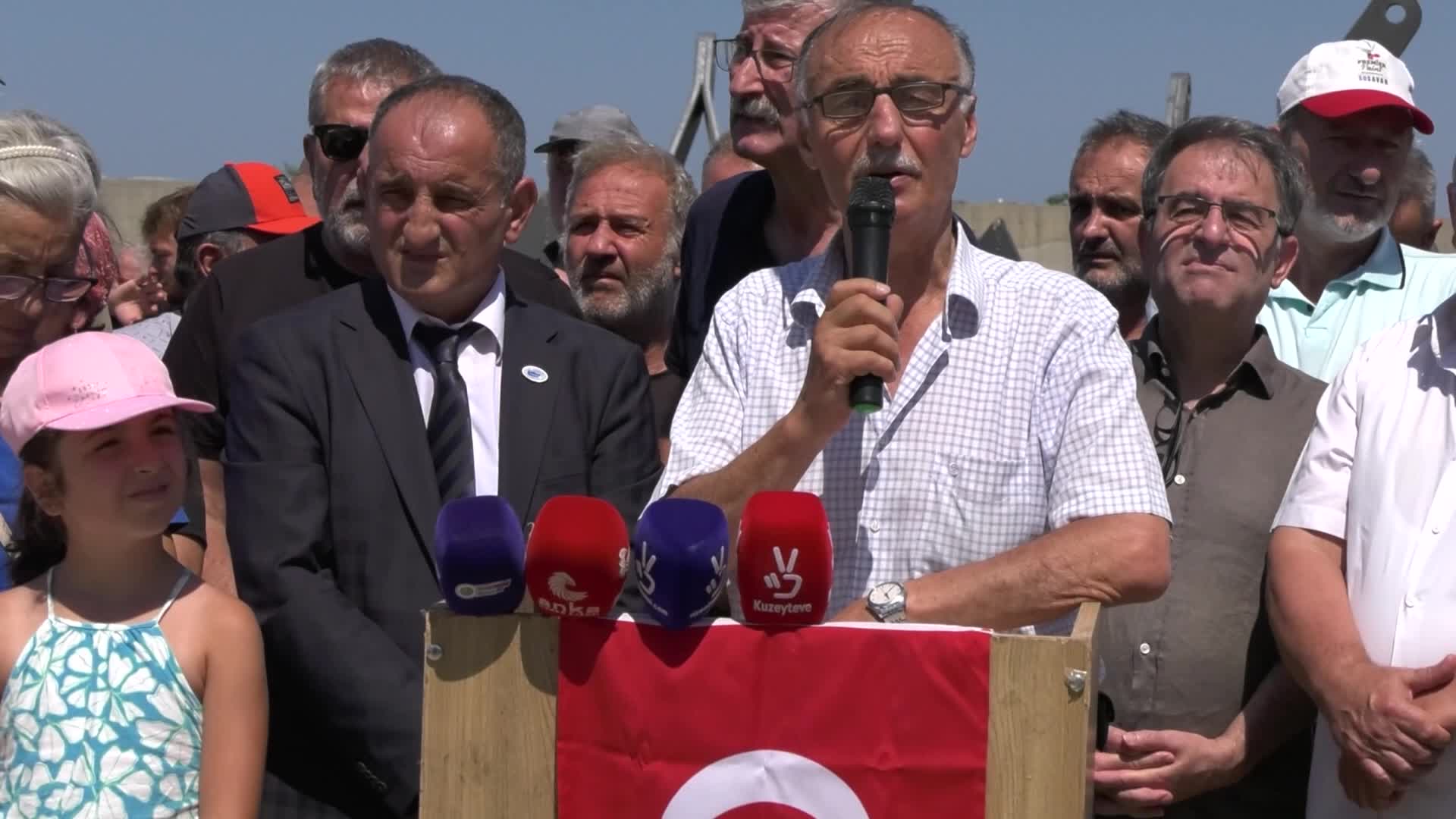 Pazar'da projelendirilen kafes tipi balık çiftliklerine yöre halkı tepkili: "Balıkçılar köyünü açlığa mahkum etmeye hakkınız yok"