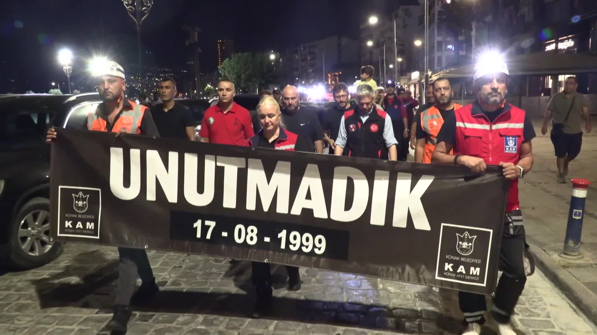 Konak’ta 17 Ağustos'un yıl dönümünde sessiz yürüyüş...