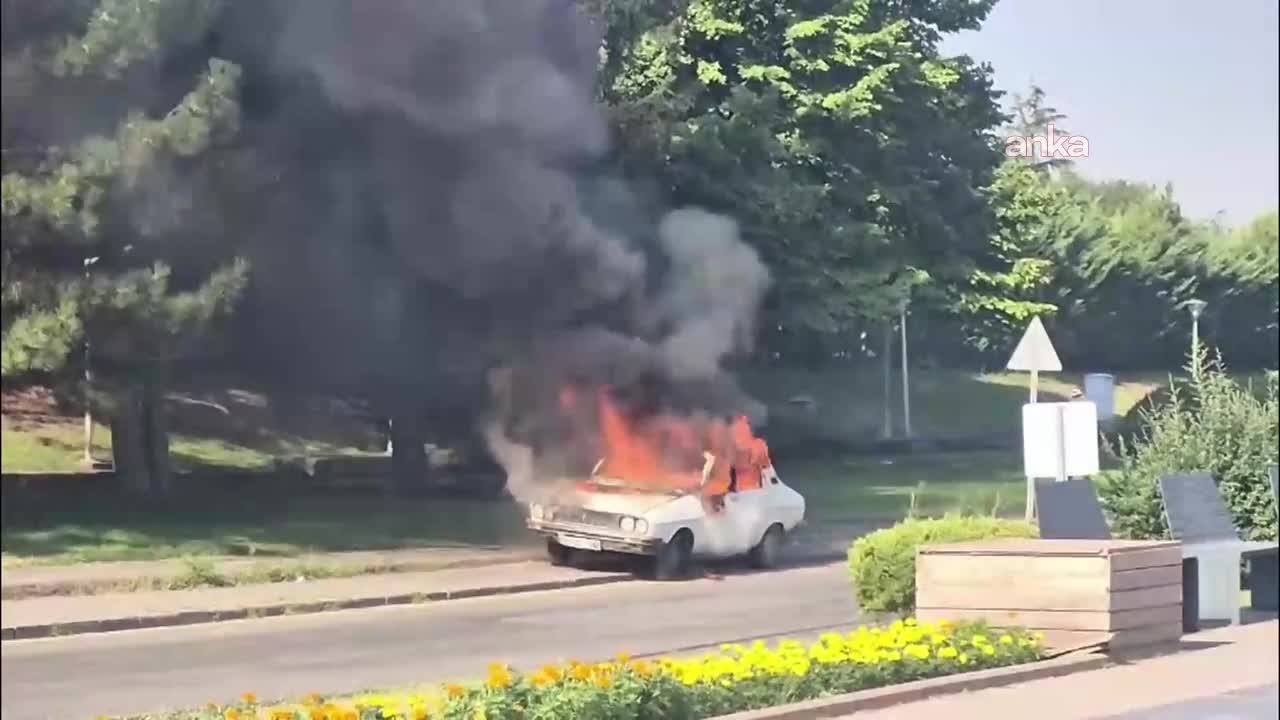 TBMM önünde araç yakma eylemi... İçişleri Bakanlığı: "Şahsın ÖTV indirimi beklediği, indirim çıkmadığı gerekçesiyle aracını yaktığı belirlenmiştir"