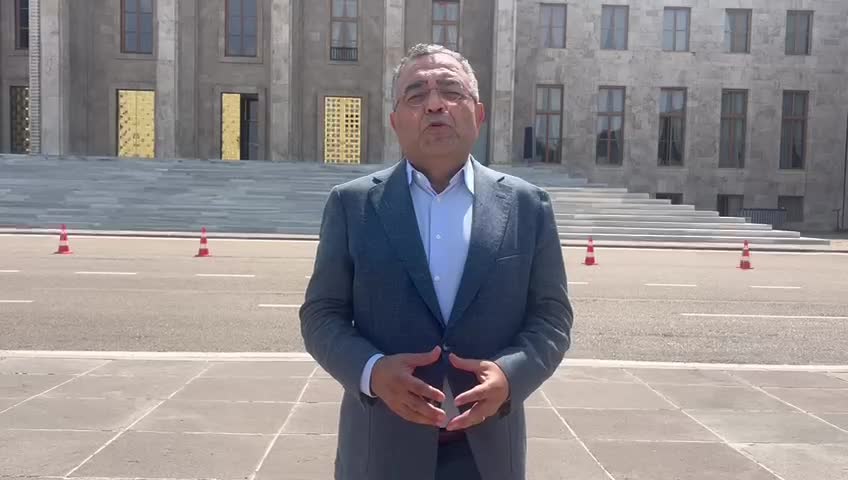 Sezgin Tanrıkulu'ndan TBMM önünde yakılan Beyaz Toros'a ilişkin açıklama: 'Biz Türkiye'de çatışmadan, şiddetten yanayız; barıştan yana değiliz' mesajı verildi