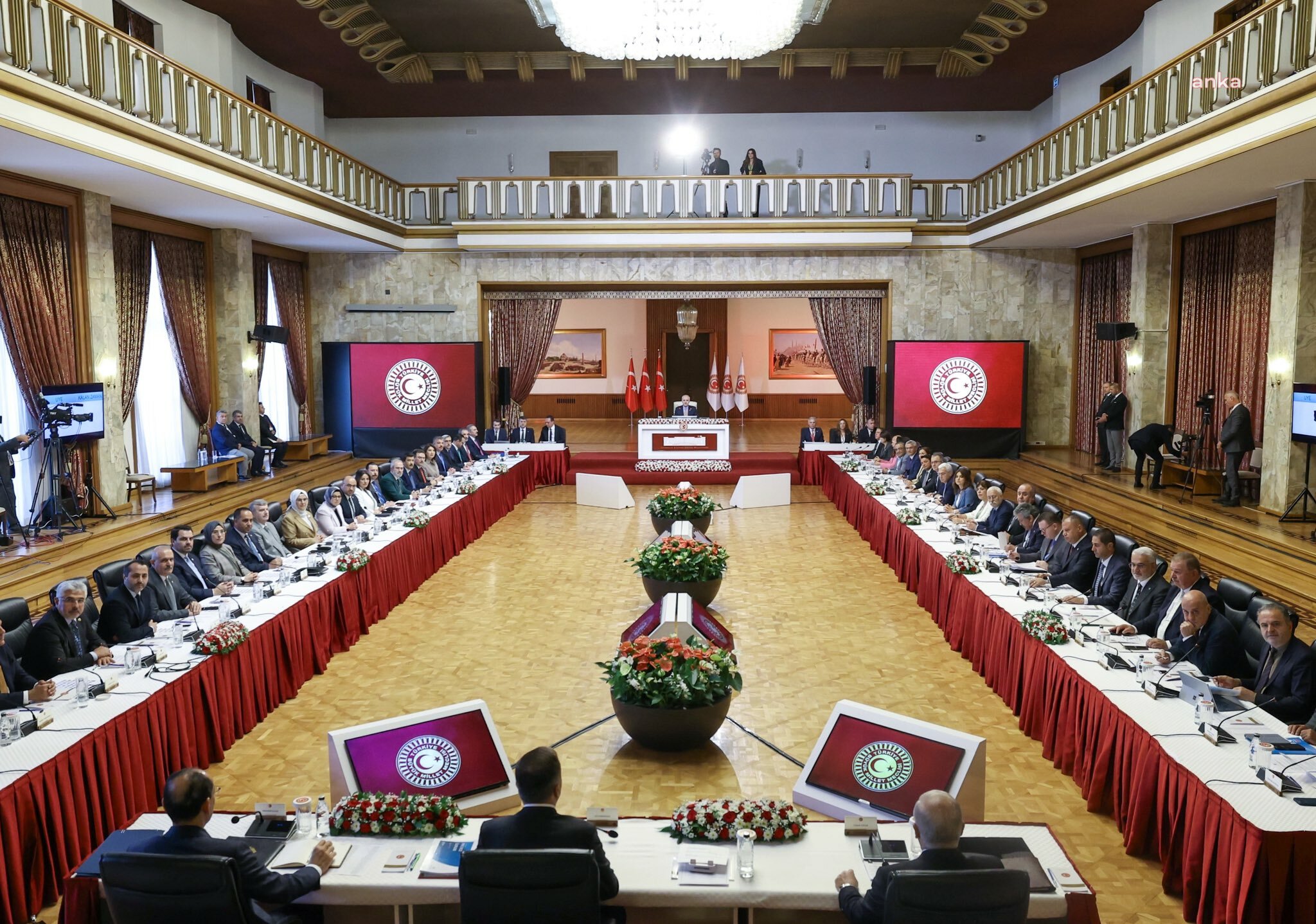 Milli Dayanışma Kardeşlik ve Demokrasi Komisyonu toplantısı… Bakan Göktaş: ''Şehit yakınları ve gazilerimizin Terörsüz Türkiye idealinin güçlü bir paydaşı olmalarını sağlamak için çalışmalarımızı hızlandırıyoruz''