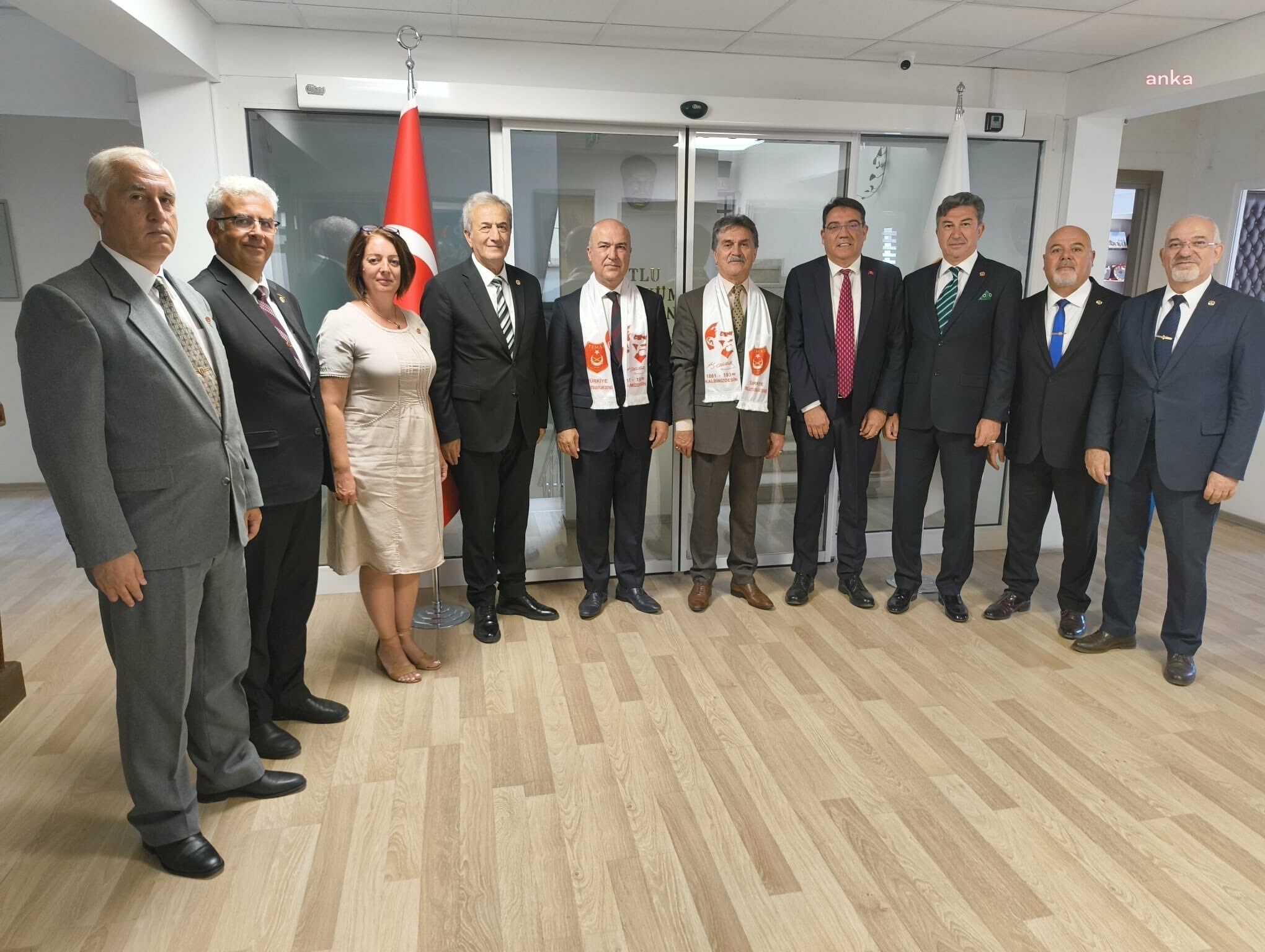 CHP’li Yankı Bağcıoğlu ve Murat Bakan’dan emekli asker derneklerine ziyaret
