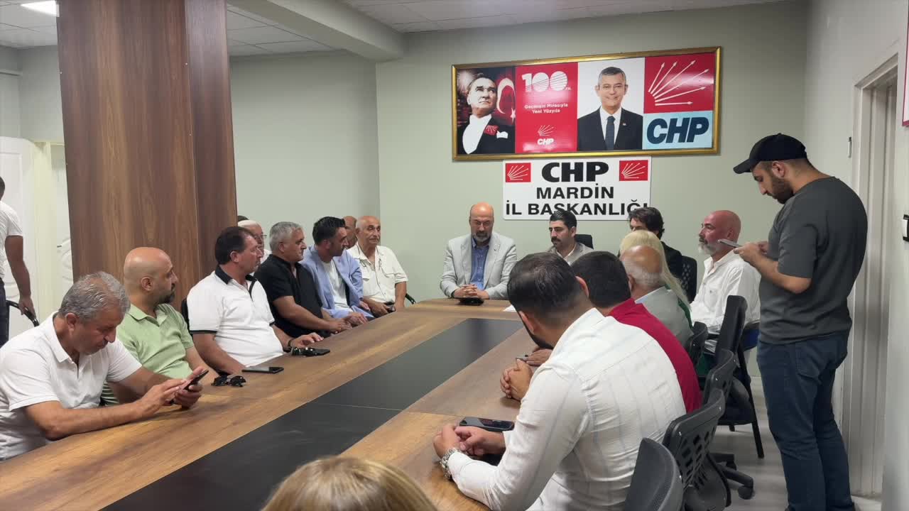 CHP milletvekilleri ve PM üyeleri sahada… Mardin’de konuşan Fethi Açıkel: “Bugünler geride kalacak”