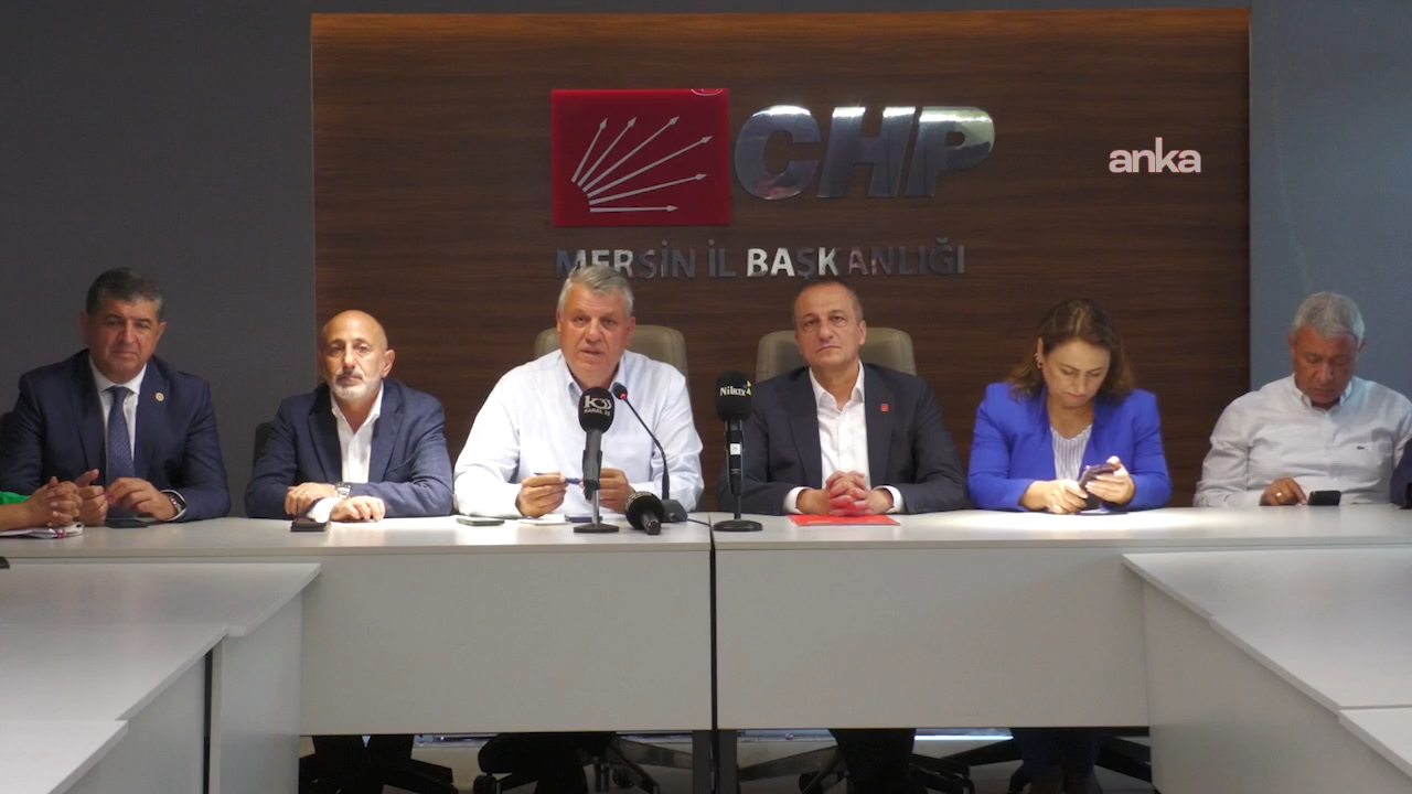 CHP milletvekilleri sahada… Adana Milletvekili Barut, Mersin'de konuştu: "19 Mart darbesinin faturası 150 milyar dolar. Memurlar, işçiler, emekliler acı reçeteyi içen kesimler oldu"