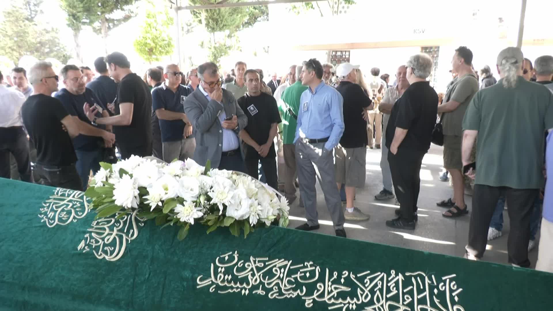 Türk Müziği’nin usta isimlerinden Banu Kırbağ, son yolculuğuna uğurlandı