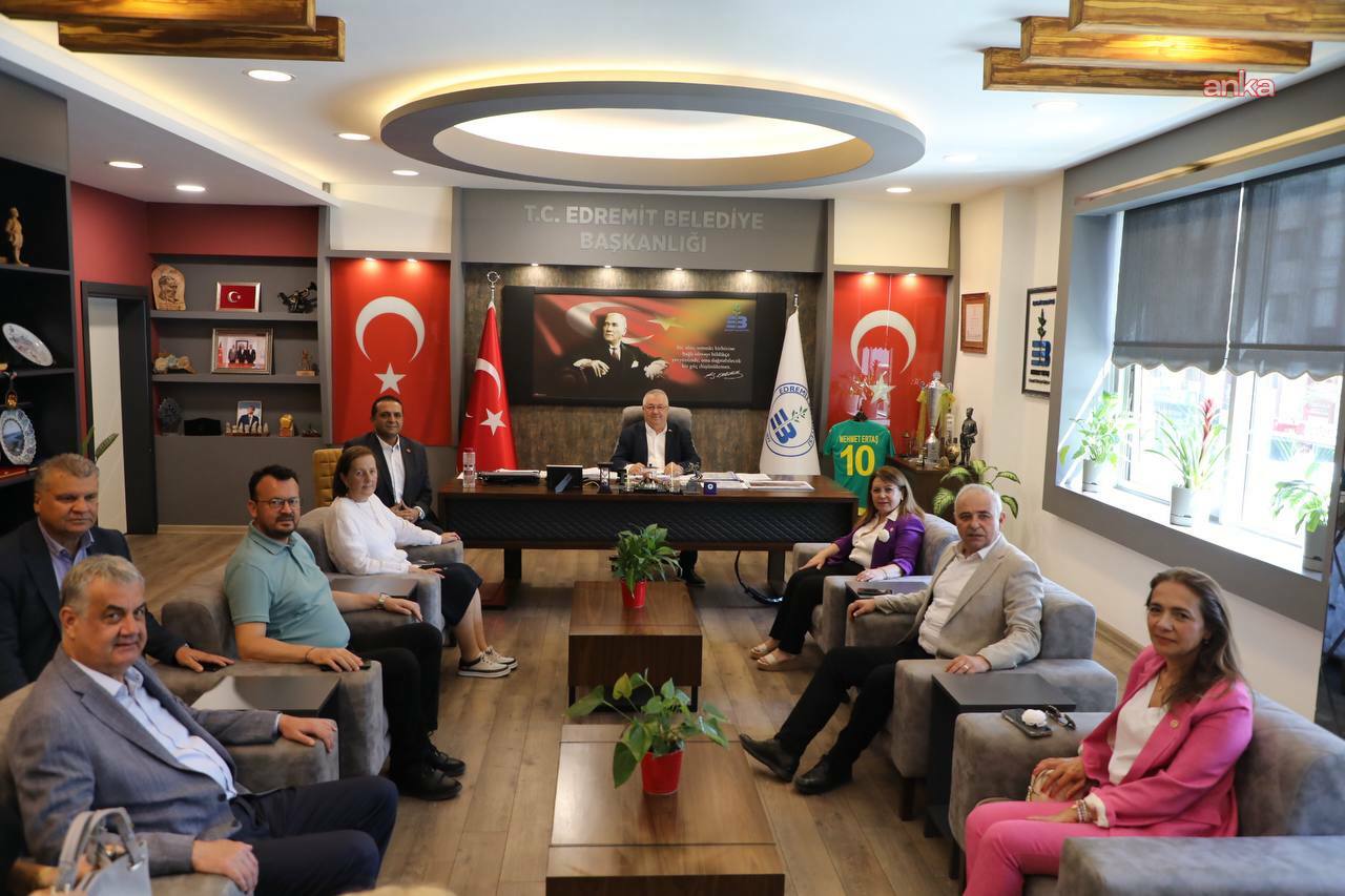 CHP milletvekilleri sahada... CHP heyeti, Edremit Belediye Başkanı Ertaş'ı ziyaret etti, pazarda vatandaşları dinledi