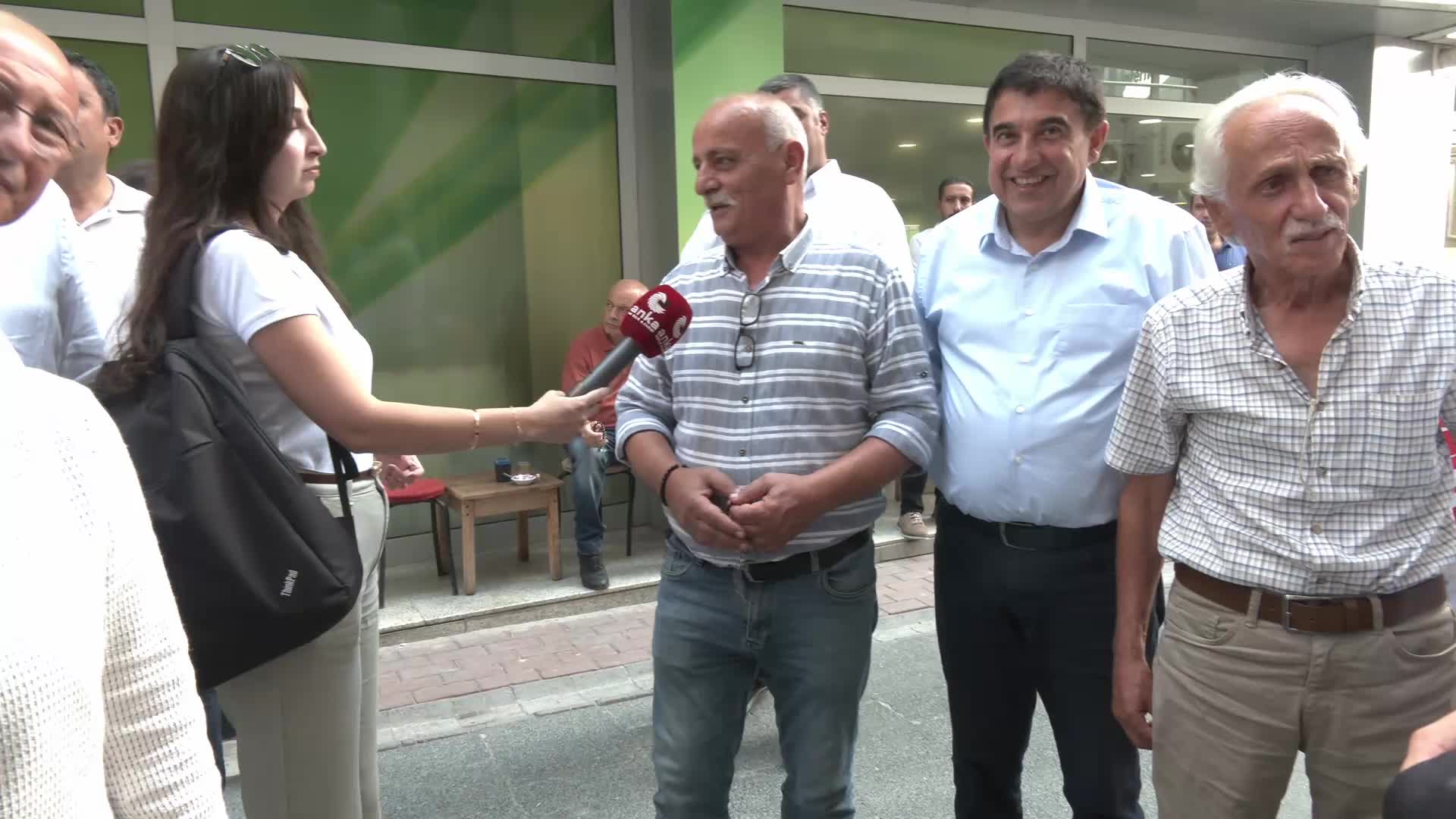 CHP milletvekilleri sahada… Kırşehirli esnaf, CHP'li Çakırözer'e dert yandı: Hayat pahalılığı çok. Geçim zorlaşıyor. Vatandaş geçinemiyor