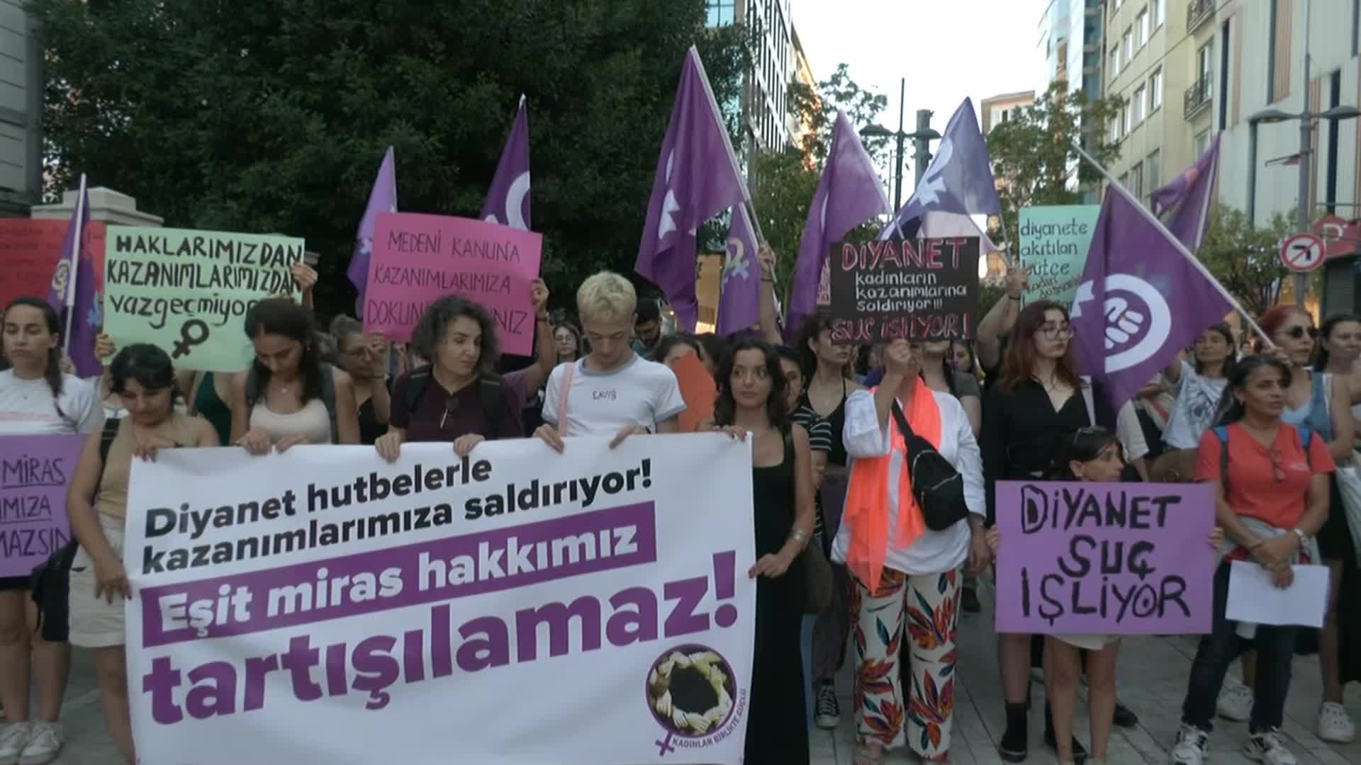 Kadınlardan Diyanet'in hutbesine tepki: Eşit miras hakkımızı tartıştırmayı aklınızdan bile geçirmeyin