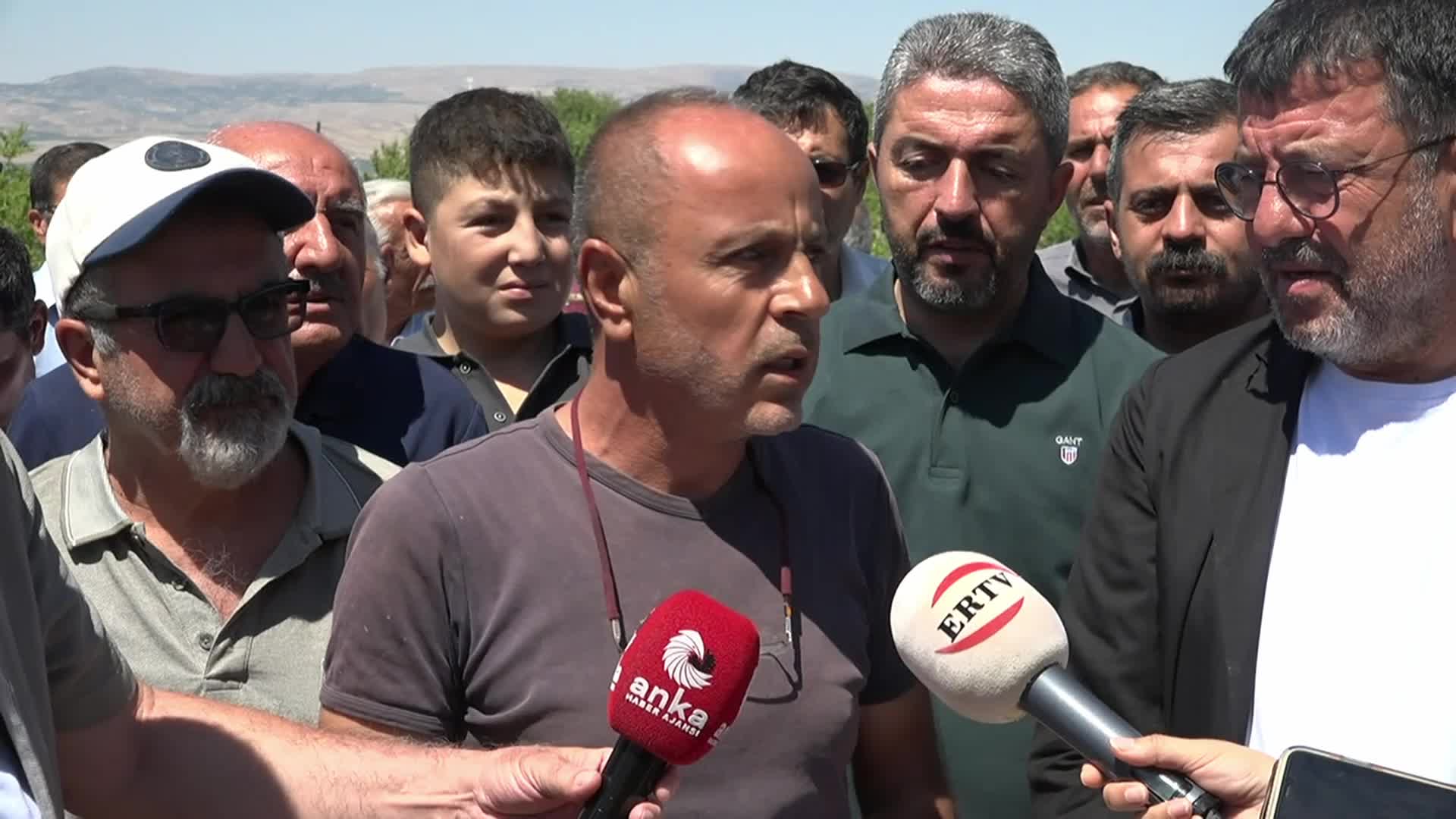Veli Ağbaba, Malatya'da Çerkez Yazısı çiftçileriyle buluştu: “Malatya don, deprem ve şimdi de su felaketiyle karşı karşıya”