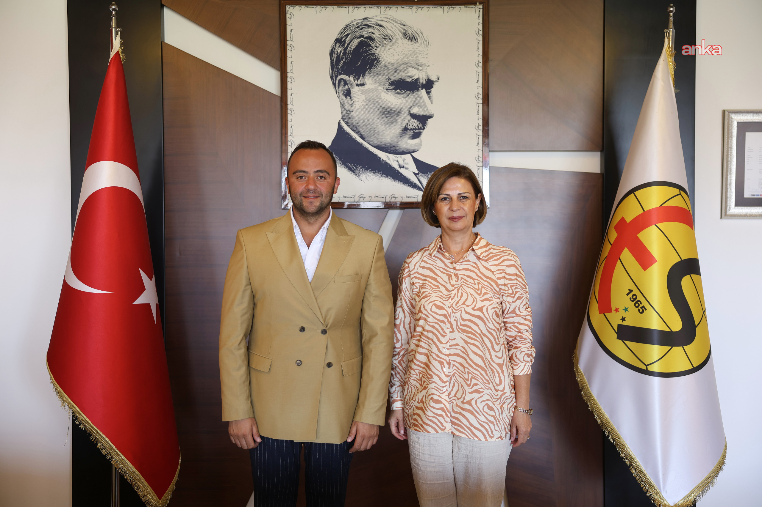 Eskişehir Büyükşehir Belediye Başkanı Ünlüce: "Yeni sezonda da Eskişehirspor'umuzun yanındayız"