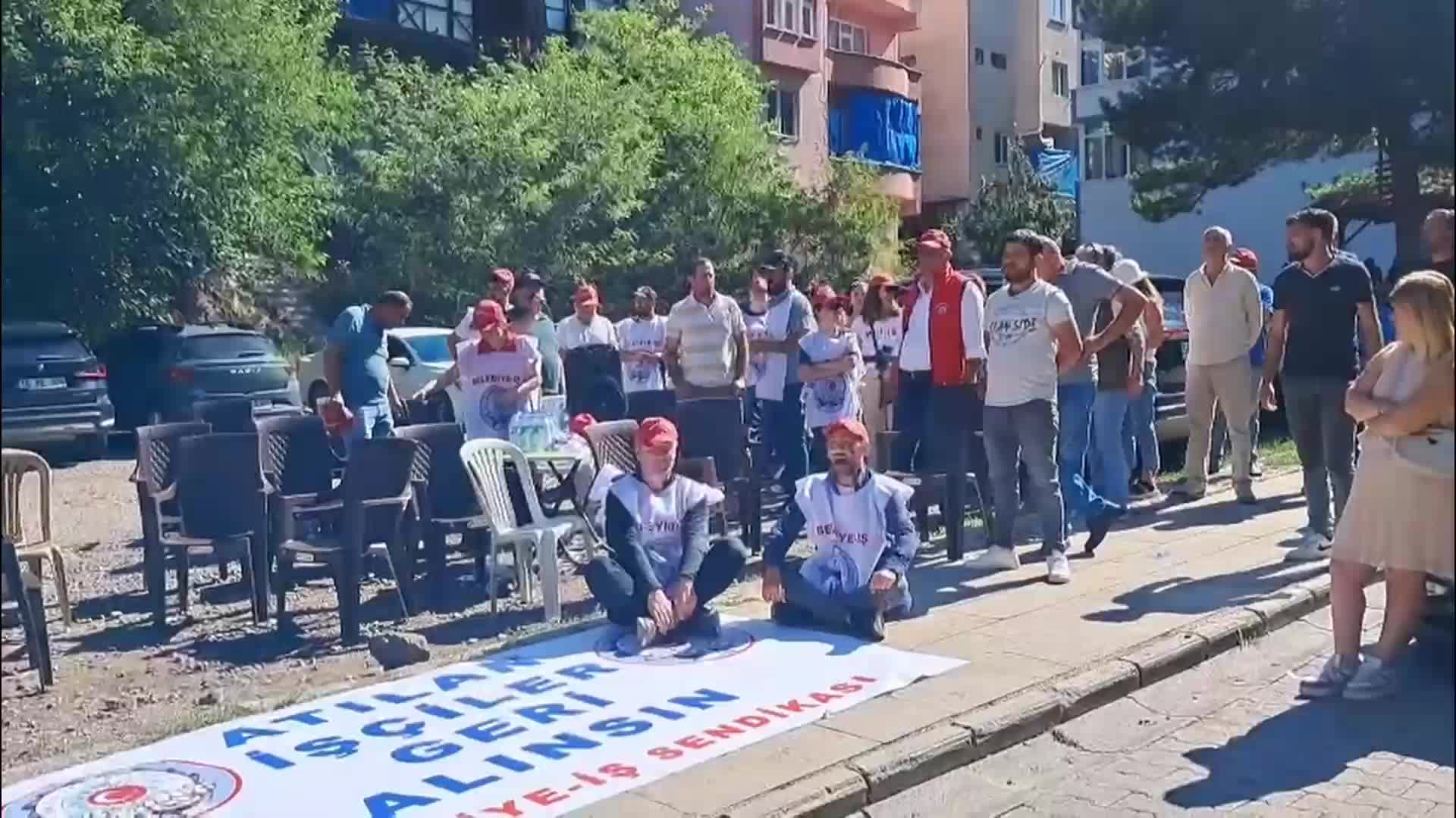 Şavşat’ta mahkeme kararına rağmen işe iadesi yapılmayan 30 belediye işçisinin eylem çadırına polis müdahalesi
