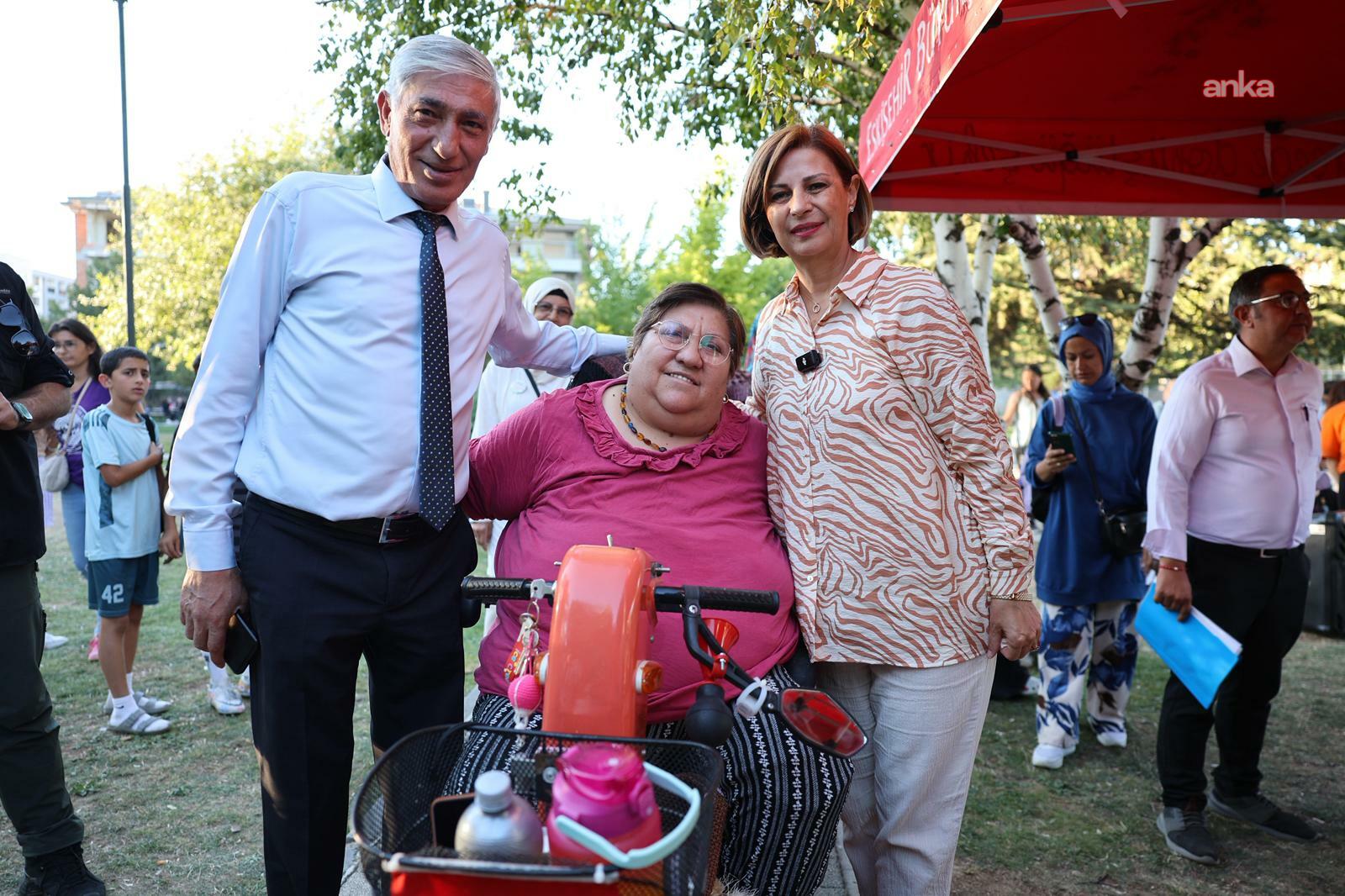 Eskişehir Büyükşehir Belediye Başkanı Ünlüce, “Mahallemizde Şenlik Var” etkinliğinde çocuklarla bir araya geldi
