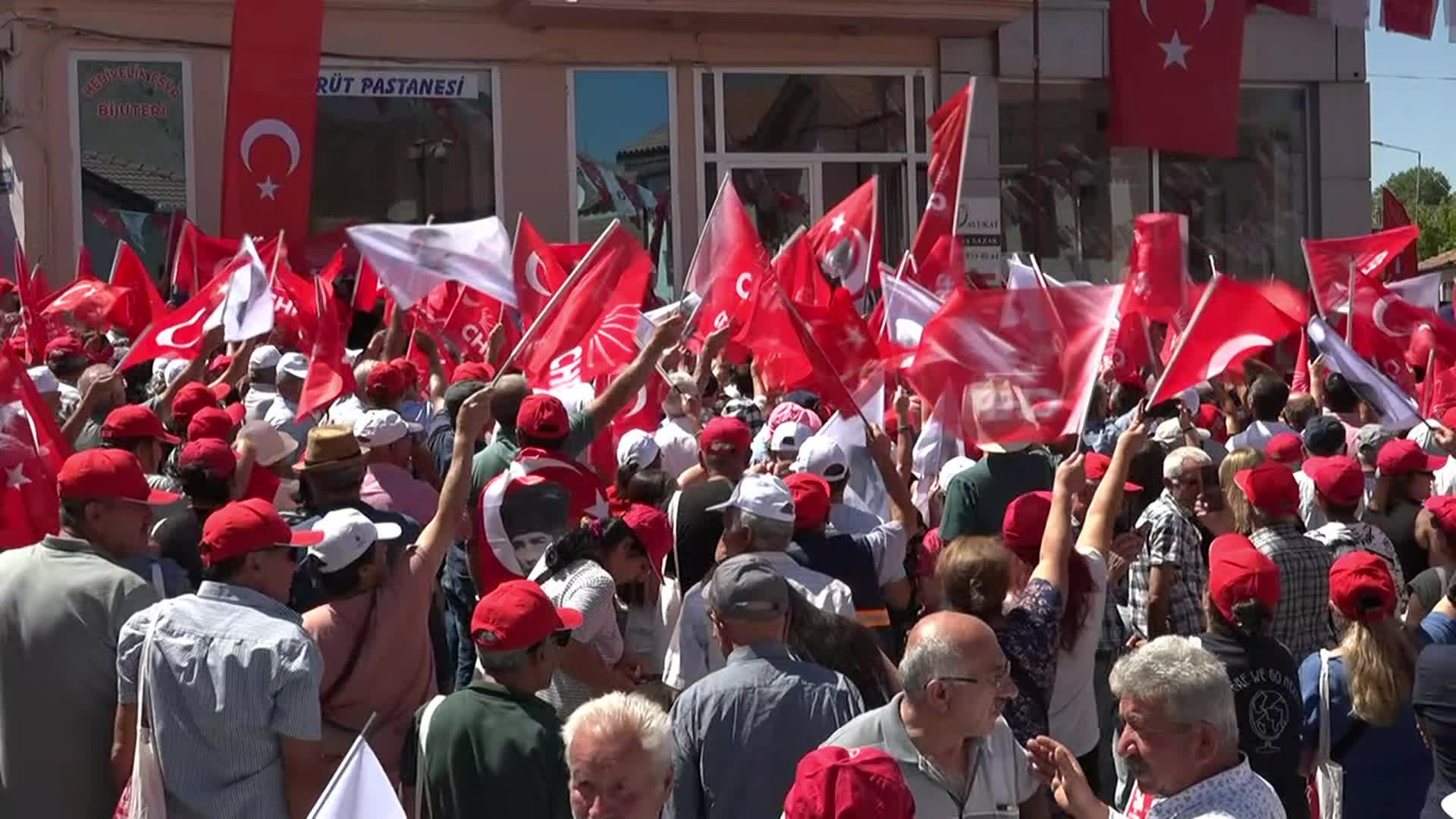 Özgür Özel Sivas'ta: "AK Toroslar Çetesini dinlemek isteyenler ve İmamoğlu'na selam yollamak isteyenleri akşam saat 18.00'de mitinge bekliyoruz"
