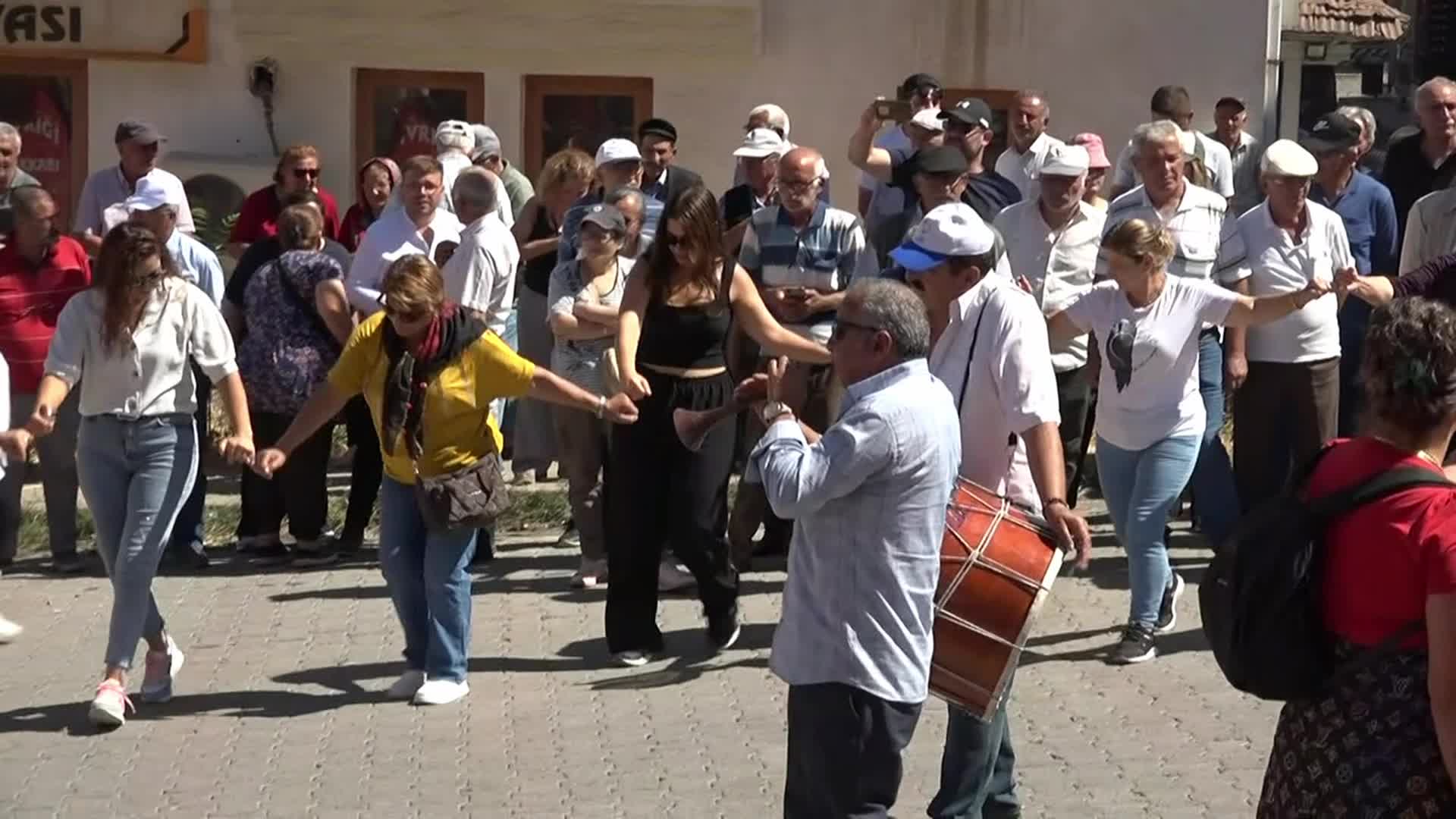 CHP Genel Başkanı Özel Divriği'de... Sivaslı yurttaş: ''Bizim çocuklarımızın, torunlarımızın geleceği yok, geçinemiyoruz''
