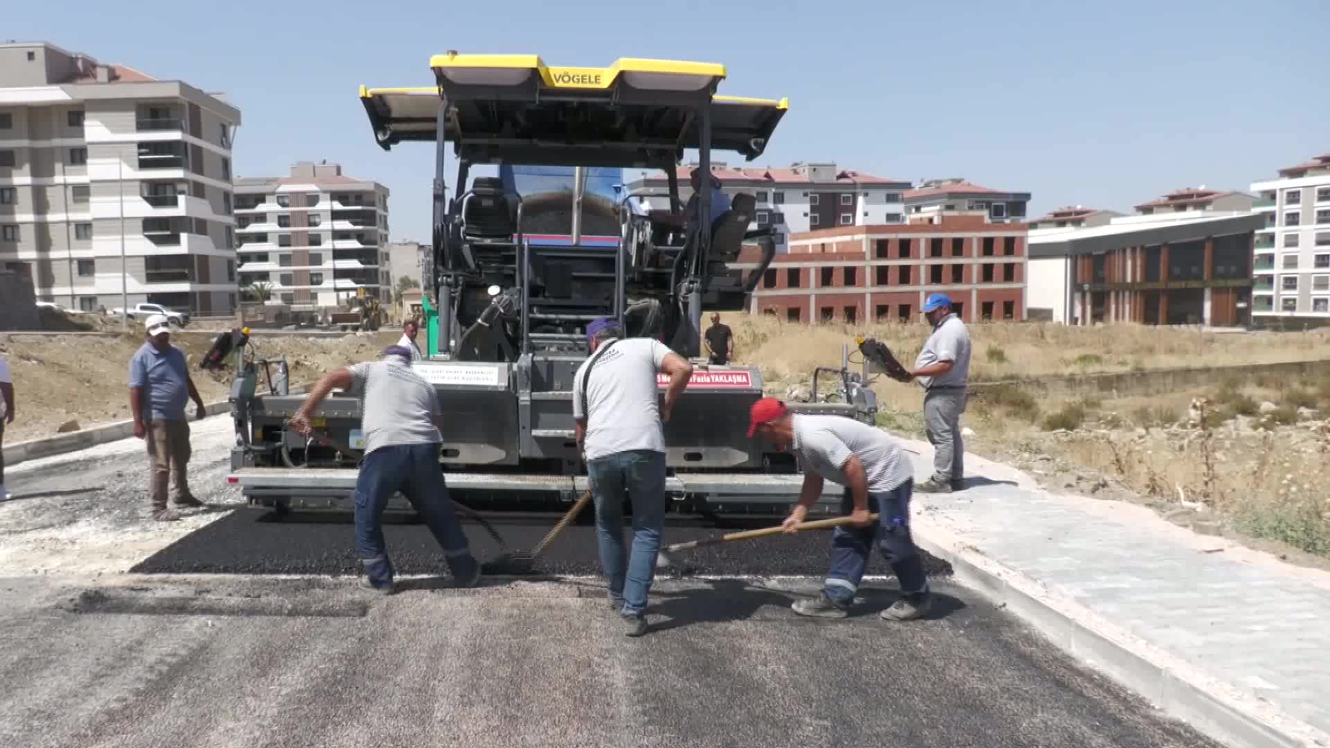 Manisa Büyükşehir Belediyesi, Akhisar ve Turgutlu’daki yol sorununu çözüme kavuşturuyor