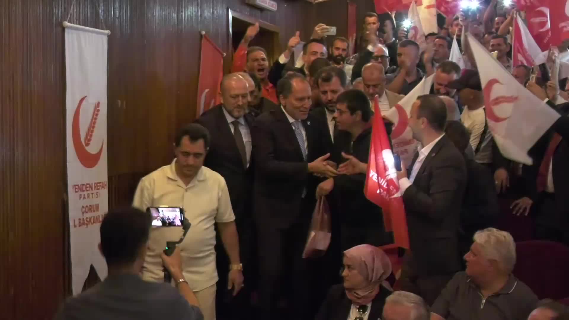 Fatih Erbakan: Hükümetin millete yapacağı en büyük iyilik 2026 yılının ilk baharında erken seçim sandığını milletin önüne koymaktır