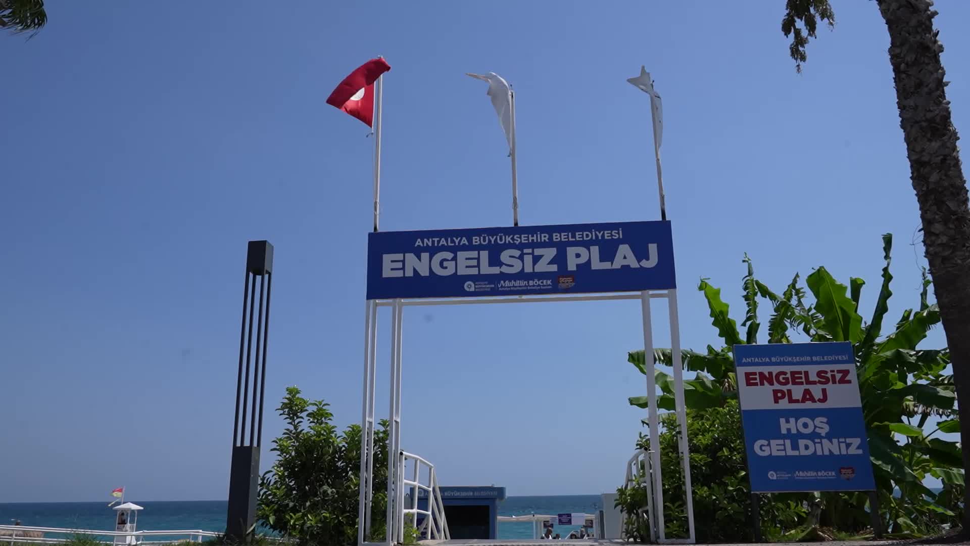 Antalya Büyükşehir Belediyesi'nin 'engelsiz' plajlarına yoğun ilgi