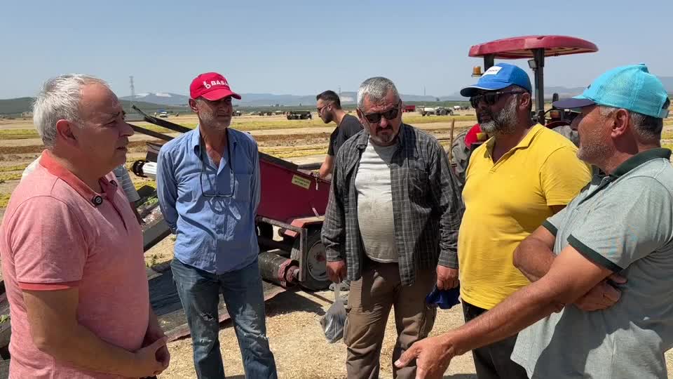 Üzüm üreticilerinin derdini dinleyen CHP'li Bakırlıoğlu: "TARİŞ algı operasyonu yapıyor"