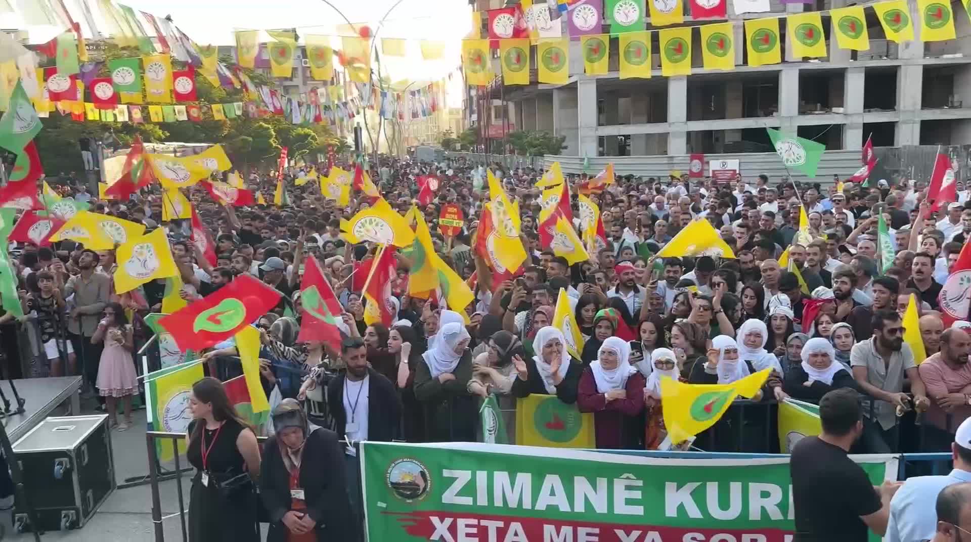 Van’da "Barış ve Demokratik Toplum" mitingi düzenlendi