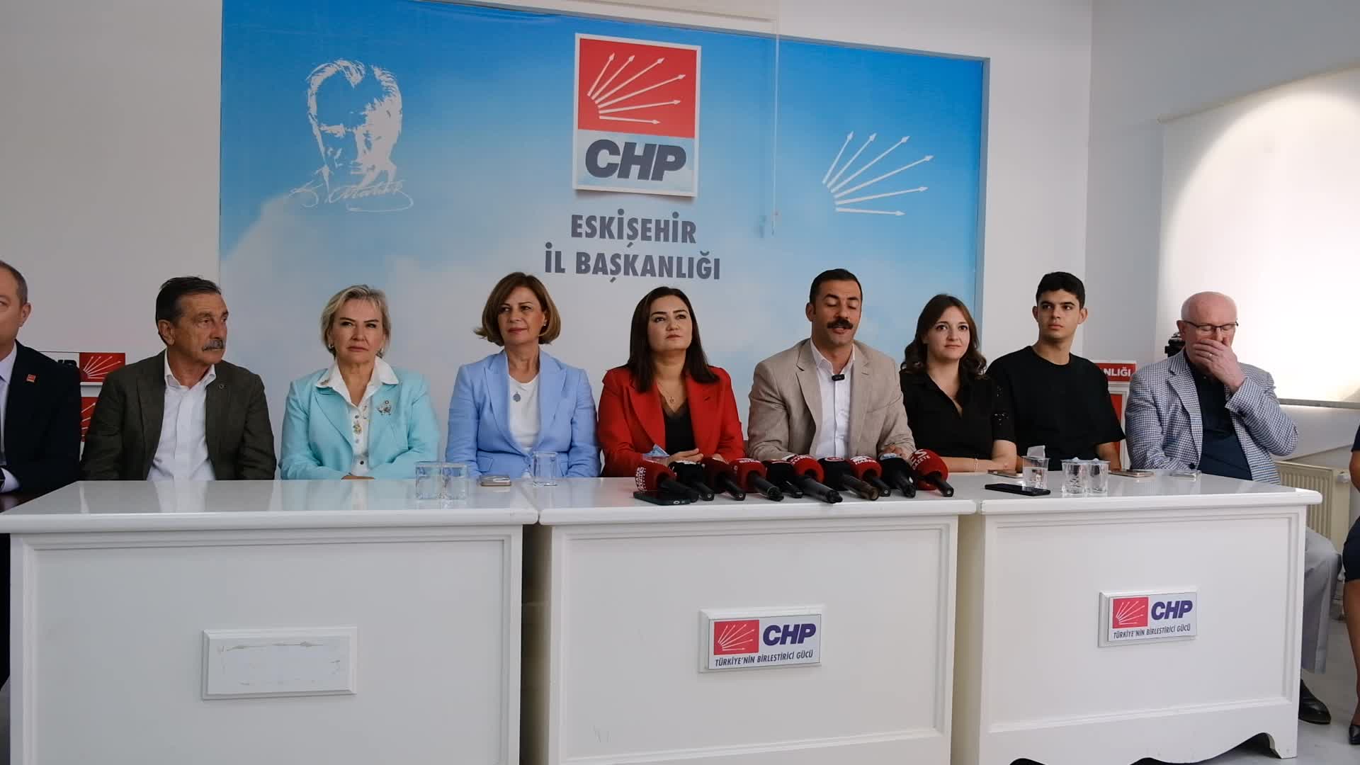 CHP milletvekilleri sahada... CHP İzmir Milletvekili Kılıç: “Halkı açlığa mahkum ederken halkın yanında olan yerel yönetimlerden korkuyorlar"