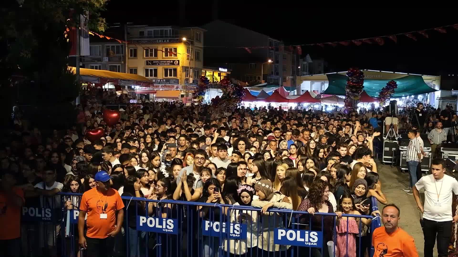 Modacı Muammer Ketenci'den '“Dünden Bugüne Eşme Kadını' defilesi