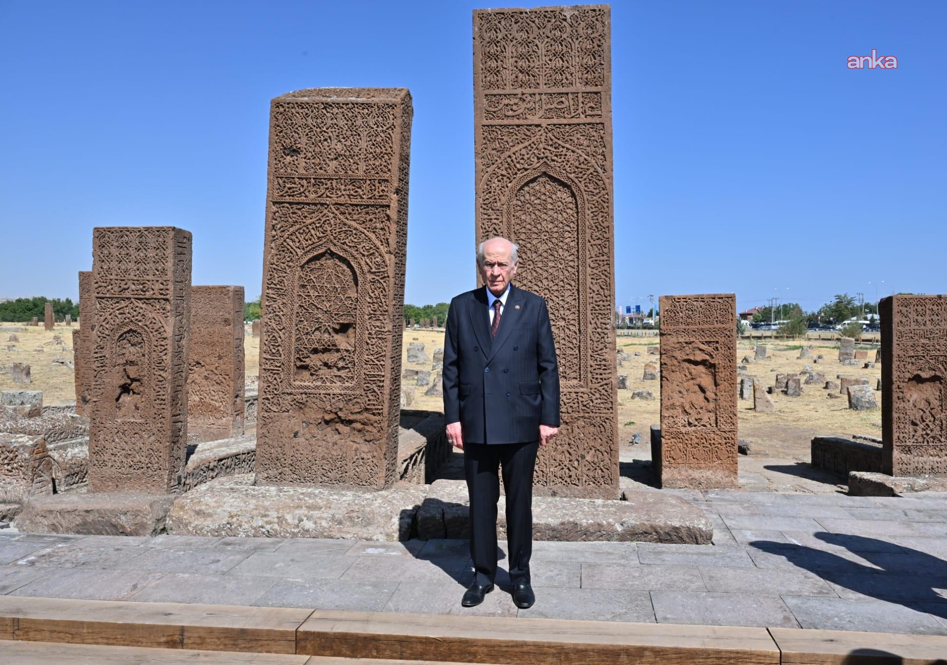 Devlet Bahçeli: Önümüzdeki altın fırsat heba edilmemeli, coğrafyayı vatan yapan millet çatısı altındaki kardeşlik hissiyat ve hususiyeti zedelenmemeli