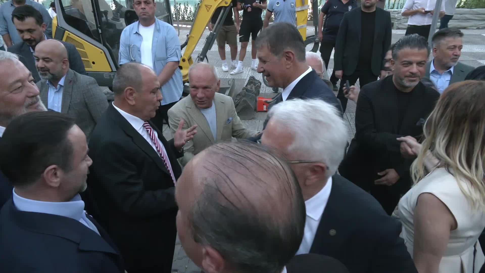 Atlas Pavyonu'nda Atatürk ve Refik Anadol buluşması