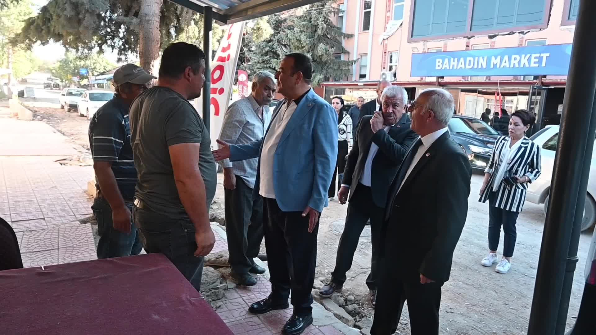 CHP milletvekilleri sahada… Dinçer: “Çiftçi ayrı şikayetçi, işçi ayrı şikayetçi, emekli zaten 'yandım Allah' diyor”