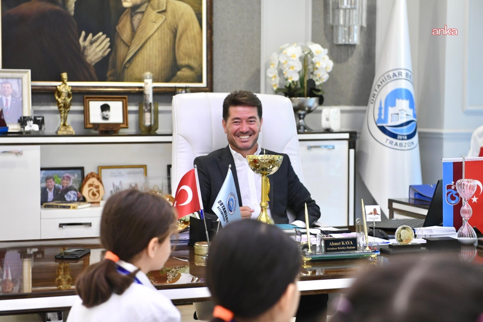 Şampiyon judoculardan Ortahisar Belediye Başkanı Kaya’ya teşekkür ziyareti